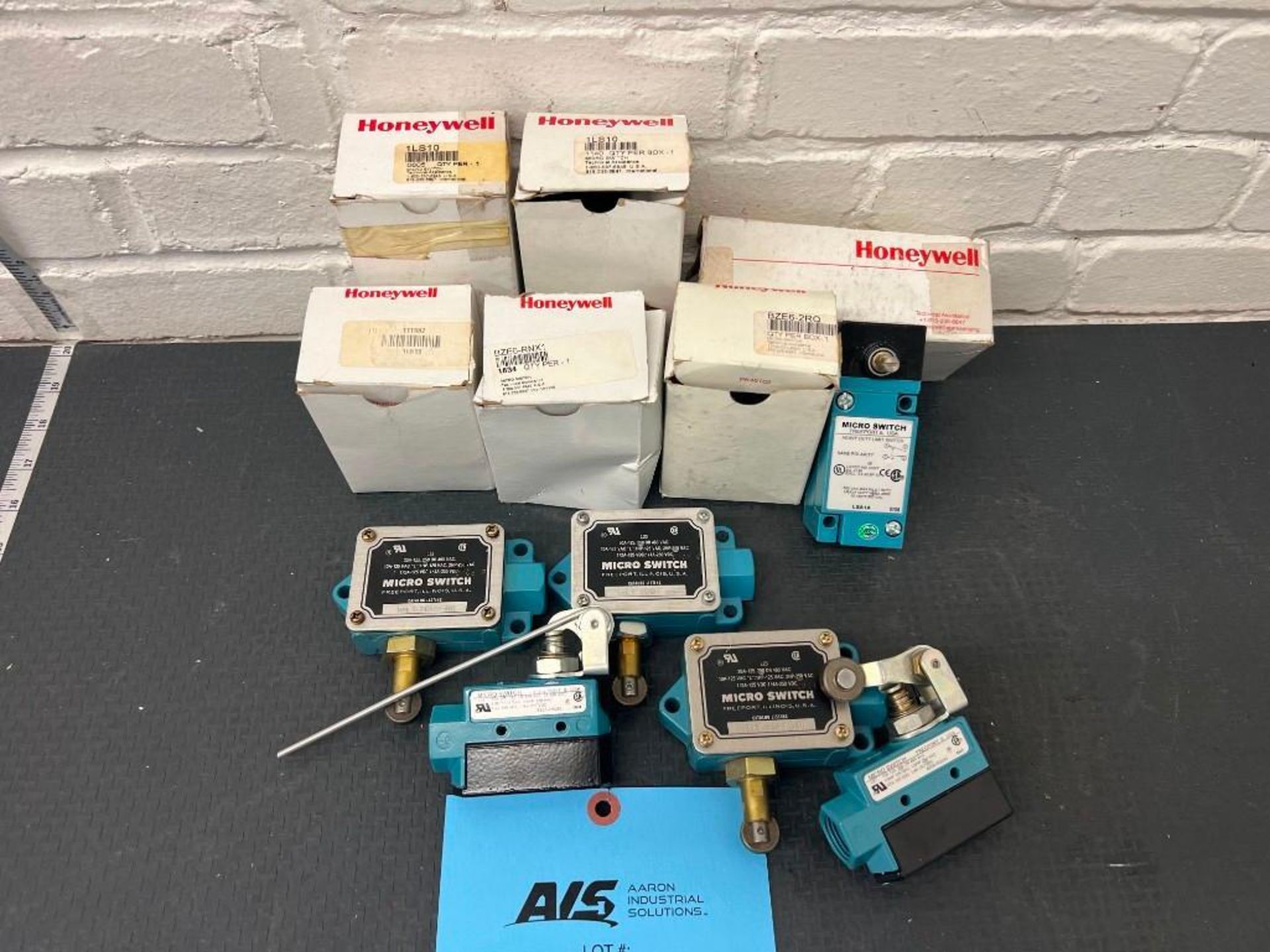 LOT OF NEW HONEYWELL COMPONENTS (SOME NEW IN BOX, SOME NEW WITHOUT BOX)