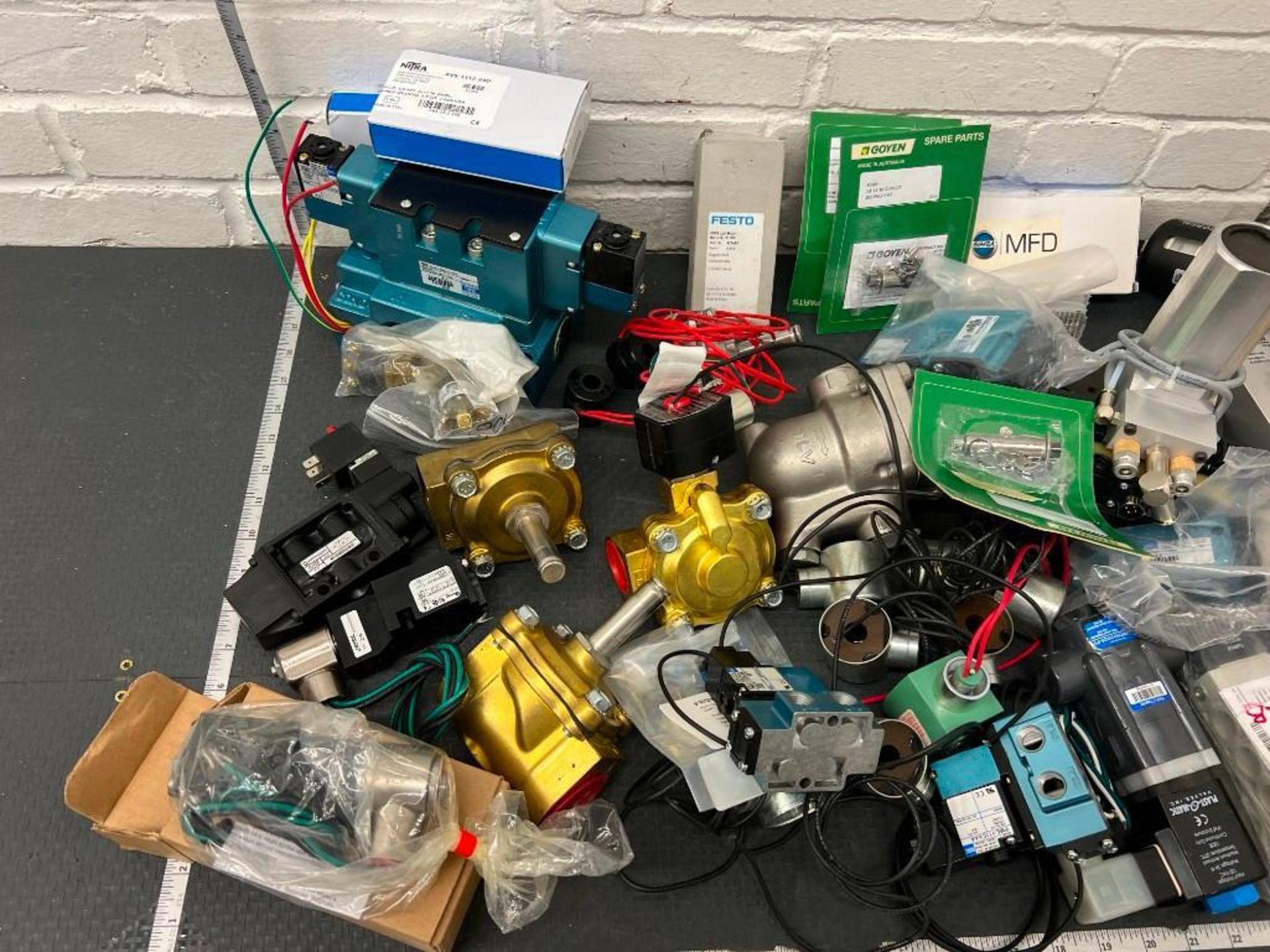 LOT OF MOSTLY NEW ASCO/FESTO/AND MAC VALVES - Image 2 of 6