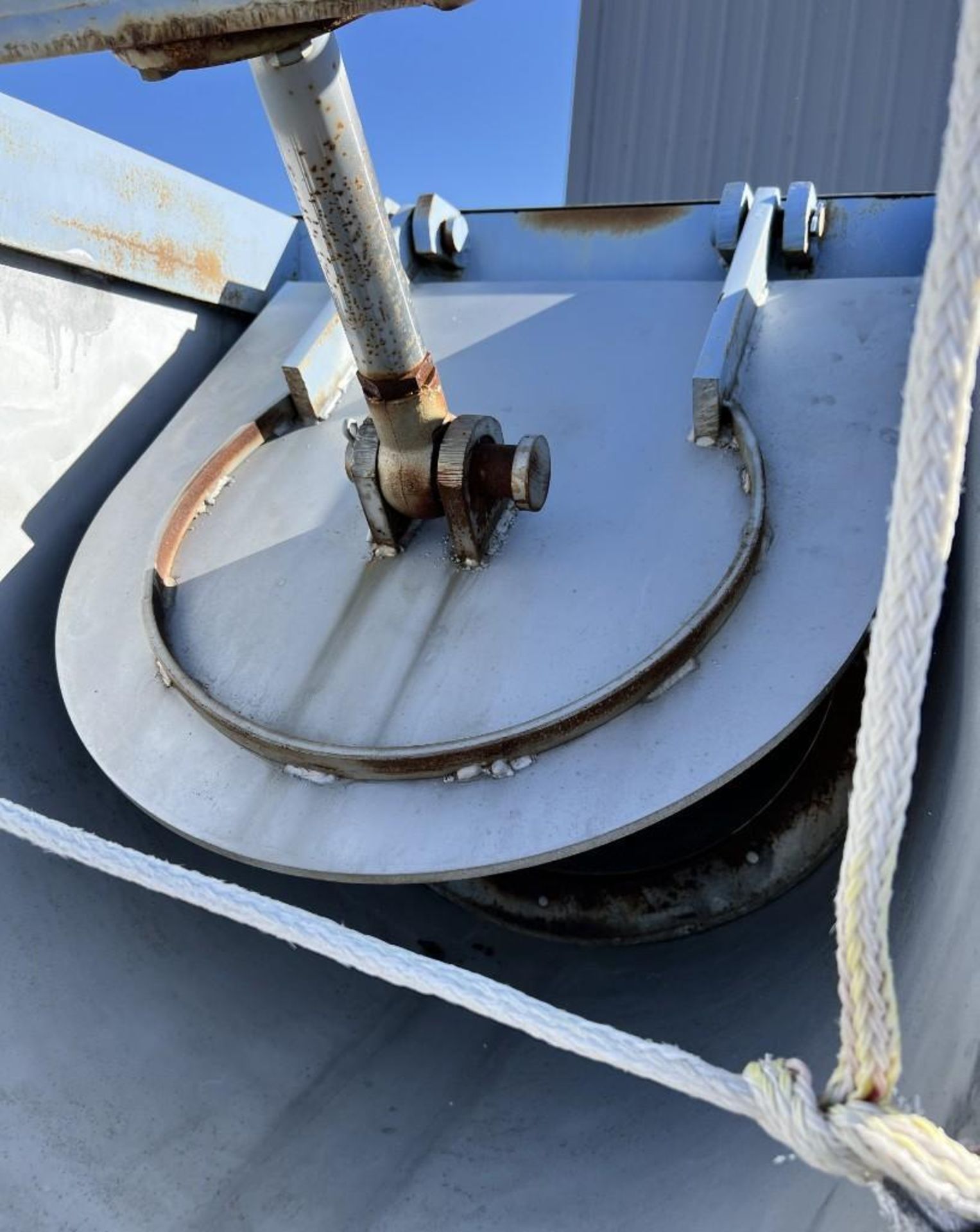 Stainless Steel Screw Press. Approximate 24" diameter screw, 30kw gearmotor, bottom drip pan, hydrau - Image 11 of 12