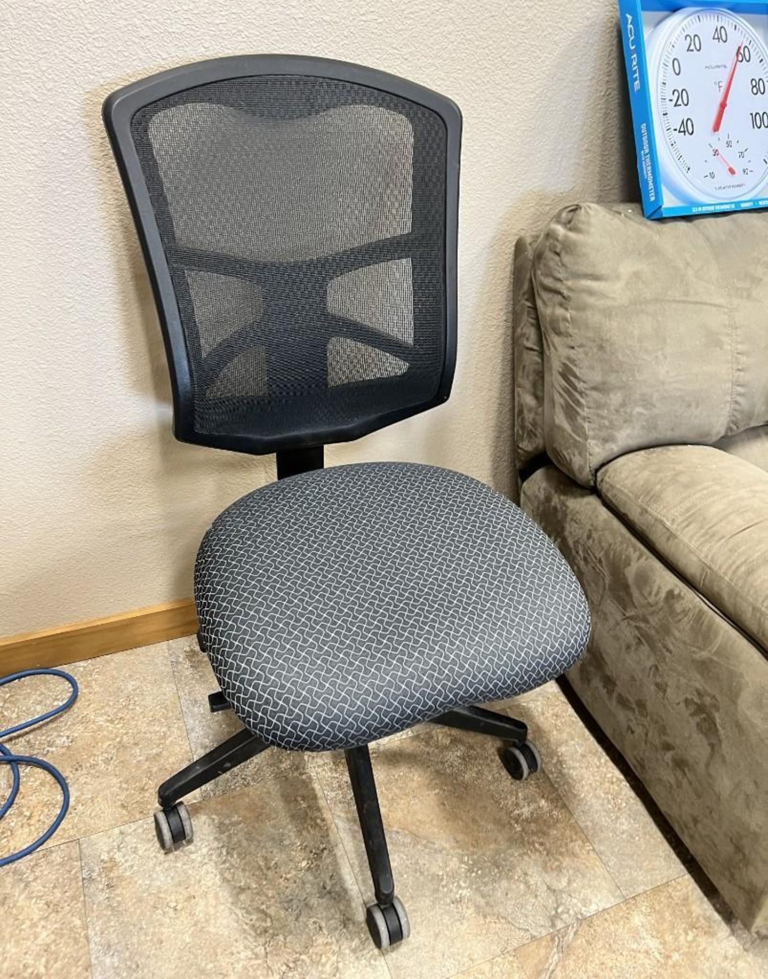 Lot Of Reception Area. With L shaped desk, computer, monitor, keyboard, label maker, chair, shredder - Image 14 of 18