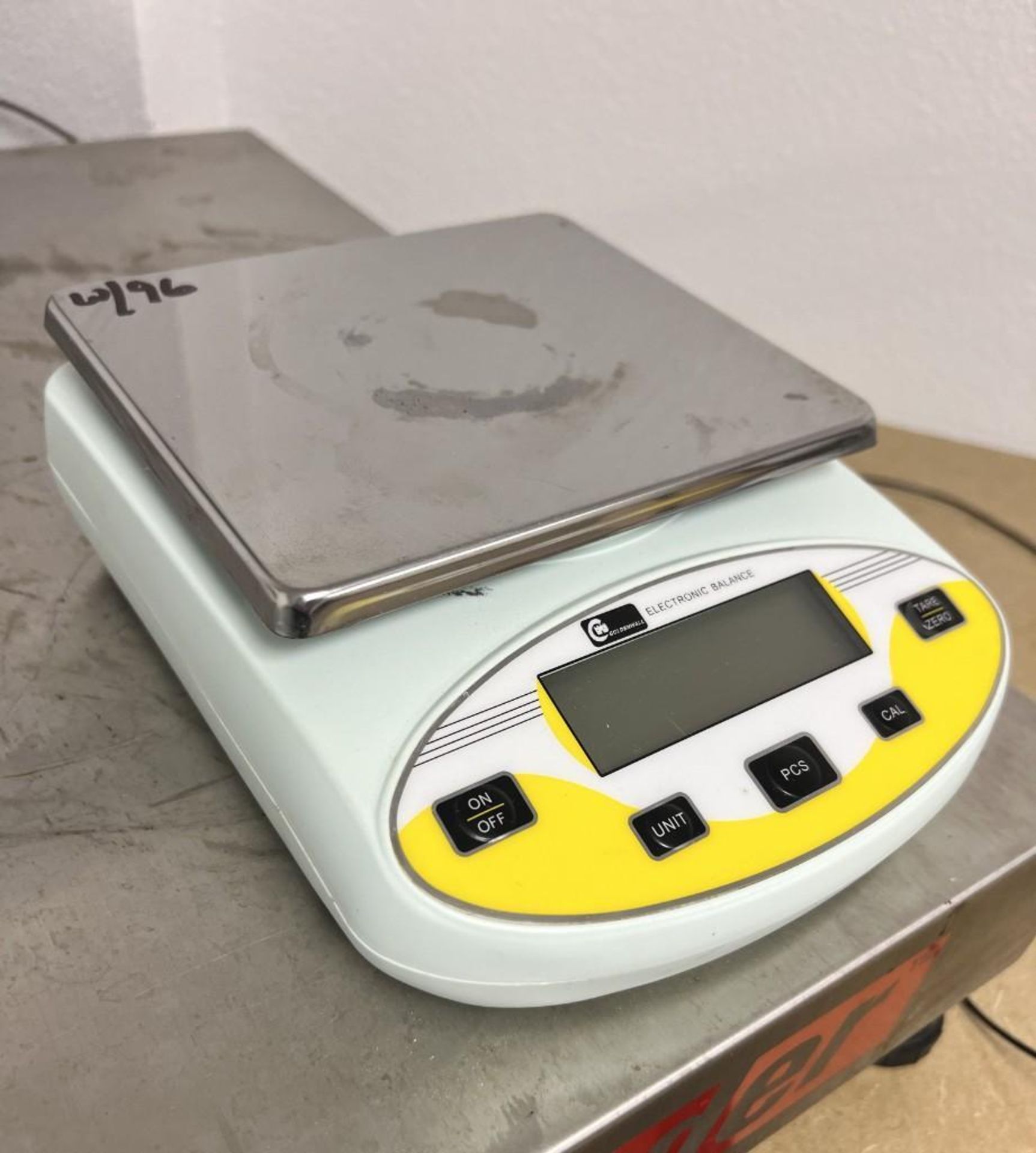 Lot Of (4) Scales. With (1) Ohaus 600 Pound platform scale, model D300BX with readout, (1) C Goldenw - Image 8 of 16