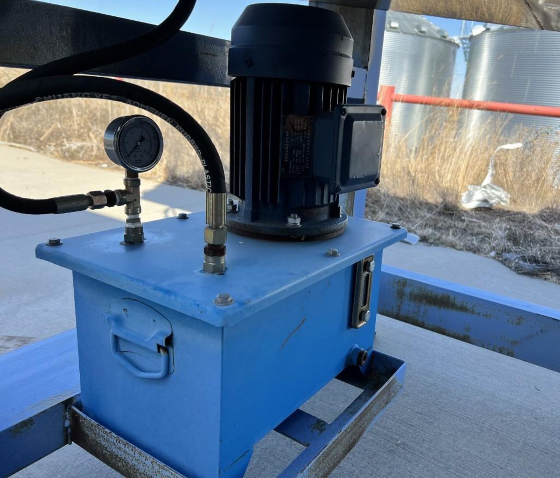 Stainless Steel Screw Press. Approximate 24" diameter screw, 30kw gearmotor, bottom drip pan, hydrau - Image 9 of 12