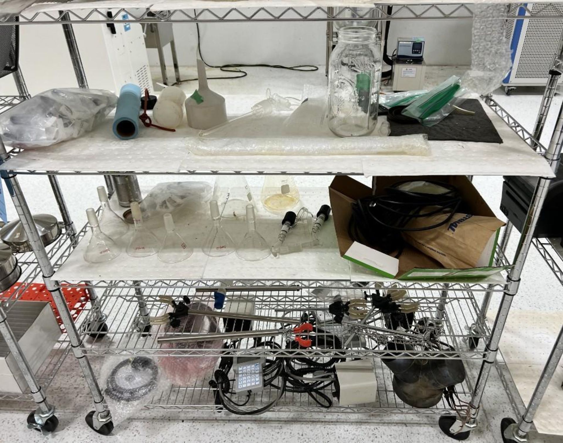 Lot Of Misc. Lab Equipment. Consisting of (3) Metro racks, (2) Dispensettes, (2) Eppendord Xplorer p - Bild 13 aus 20