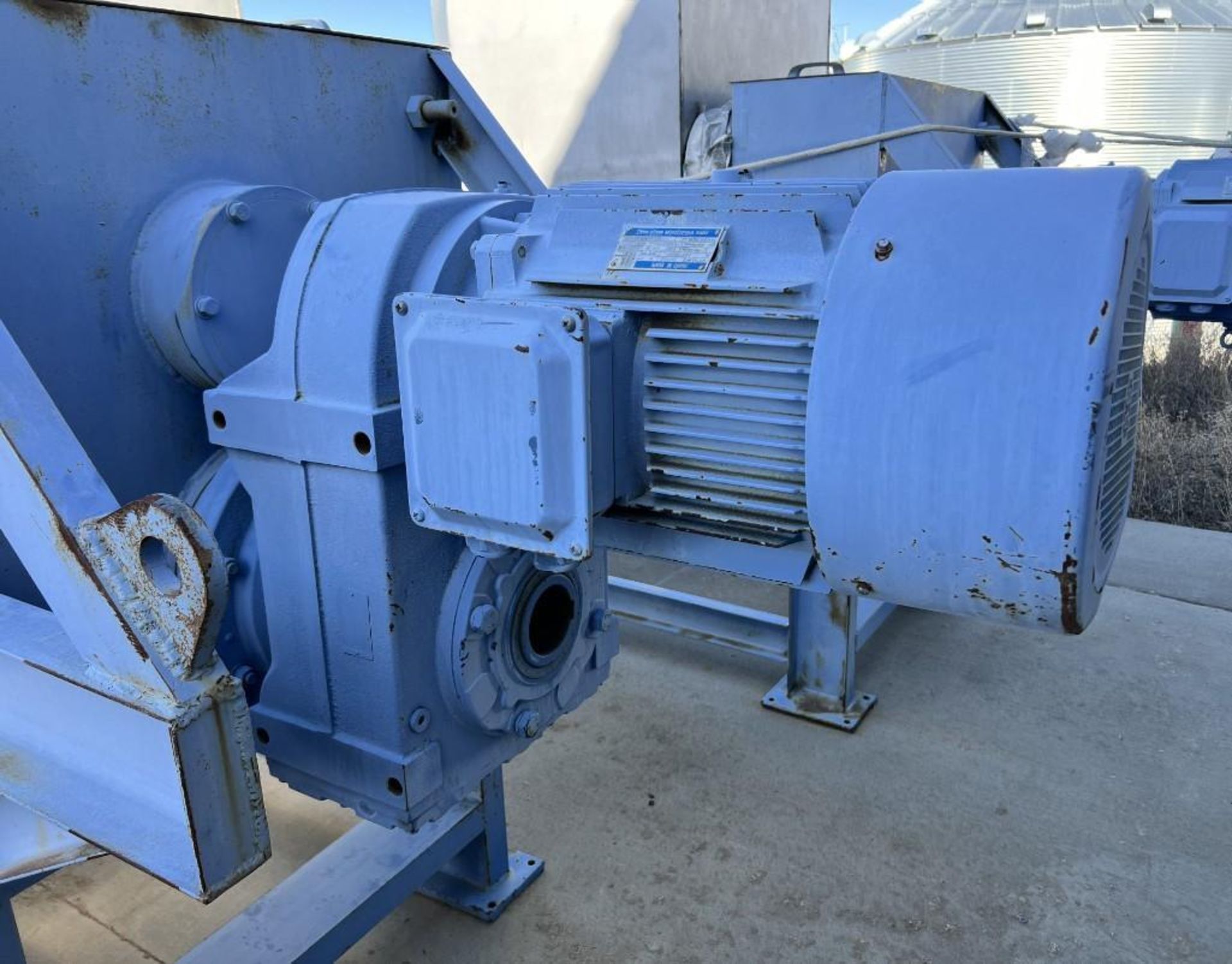 Stainless Steel Screw Press. Approximate 24" diameter screw, 30kw gearmotor, bottom drip pan, hydrau - Image 4 of 11