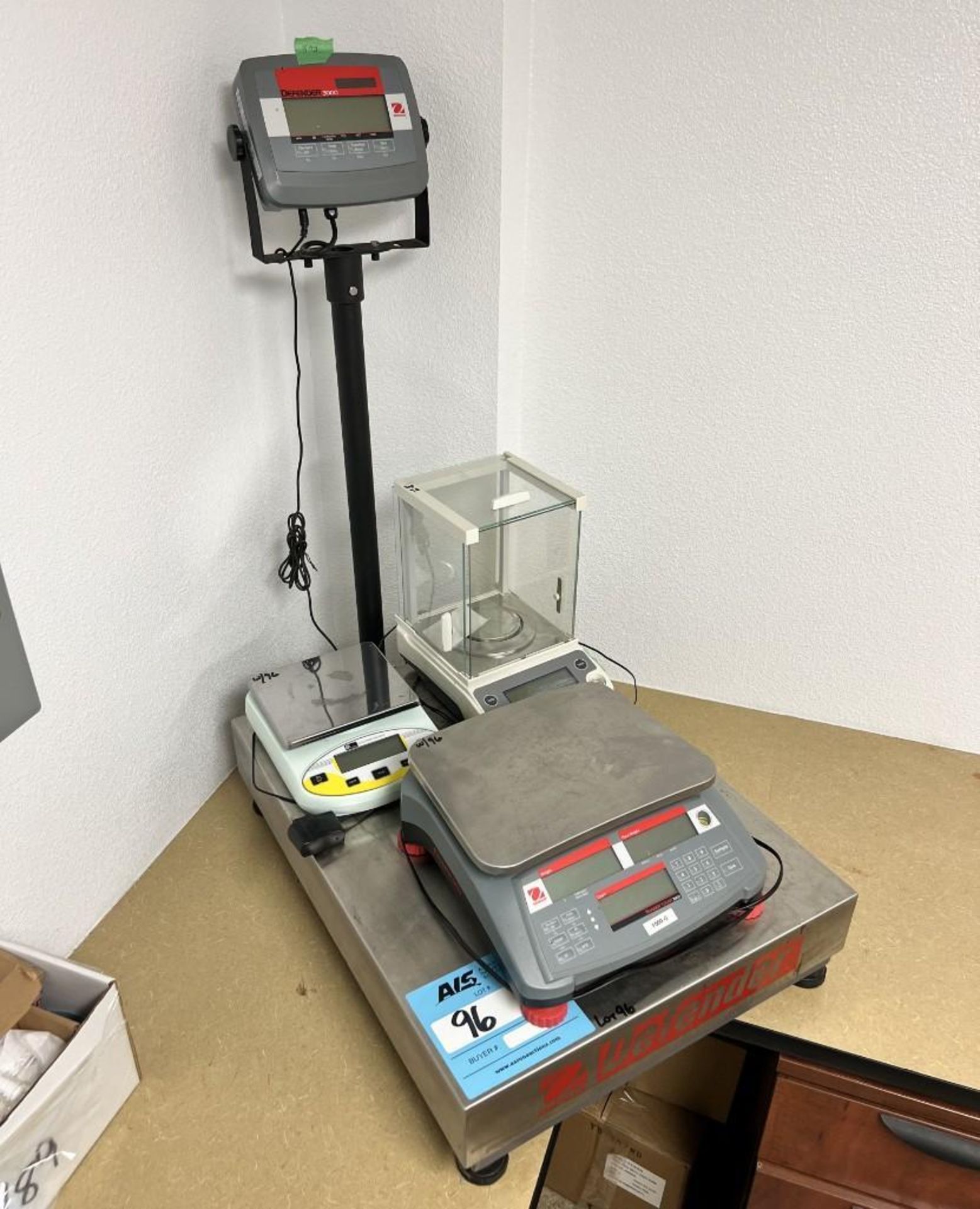 Lot Of (4) Scales. With (1) Ohaus 600 Pound platform scale, model D300BX with readout, (1) C Goldenw