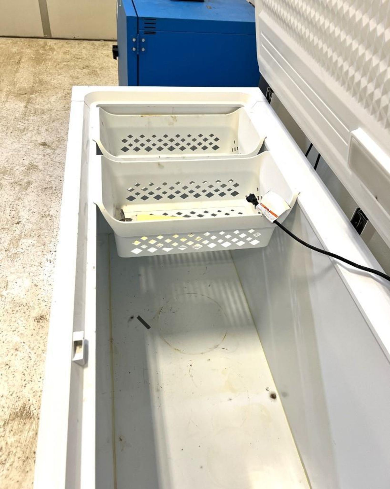 ABS American Biotech Supply Chest Freezer, Model ABT-MFP-20-C, Serial# ABS-AA72850689-1910. - Image 3 of 6