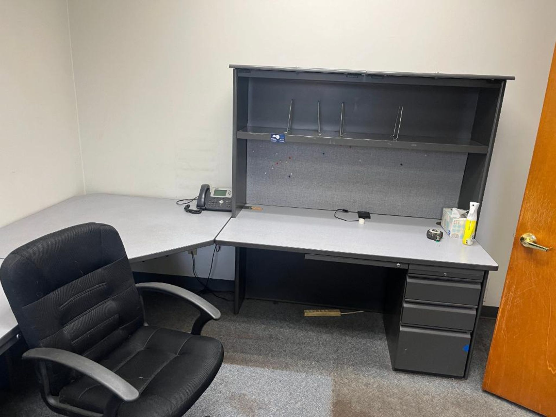 Lot: L-Shaped Desk with Additional Corner Desk & Chair - Image 4 of 7