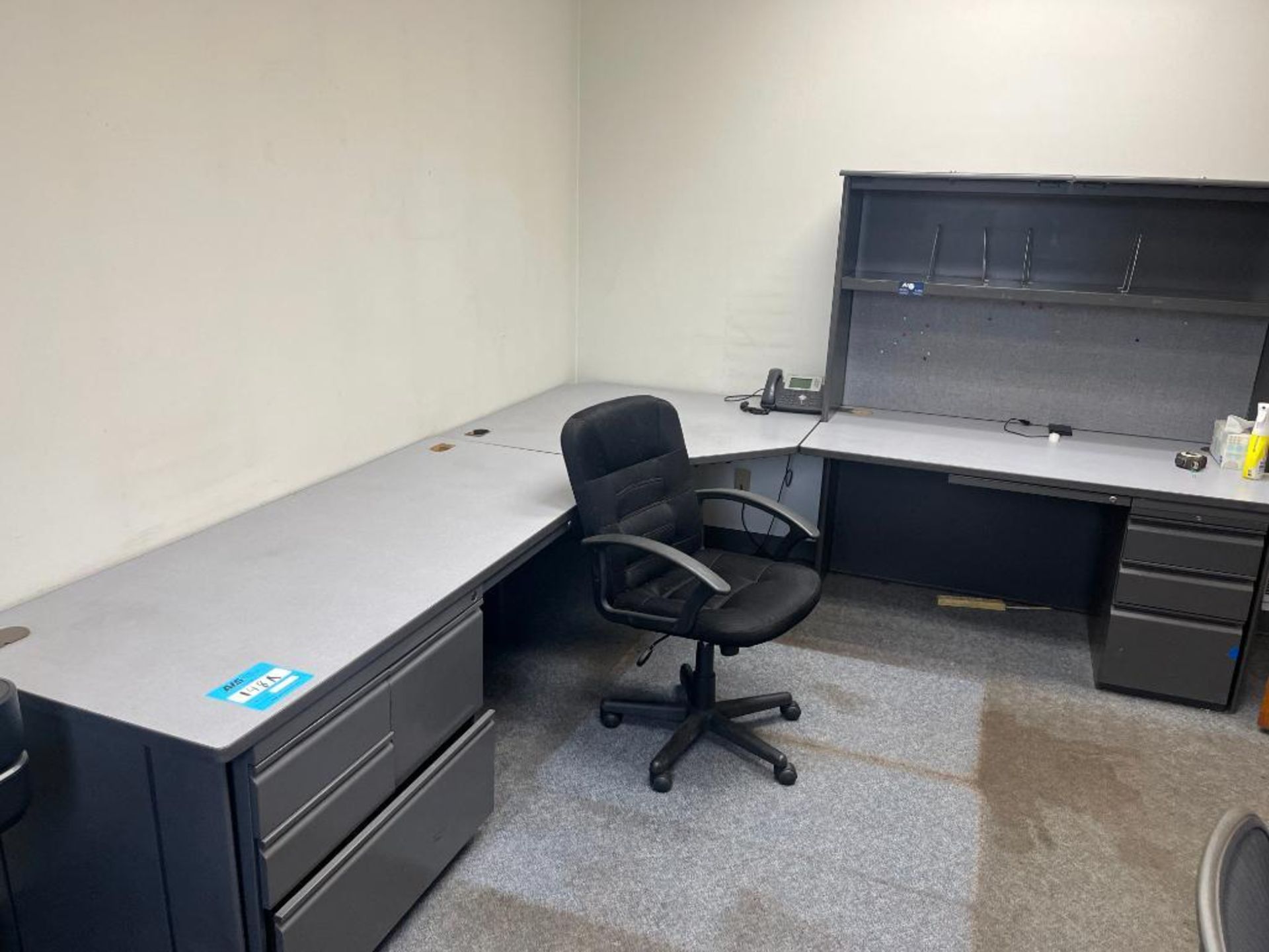 Lot: L-Shaped Desk with Additional Corner Desk & Chair