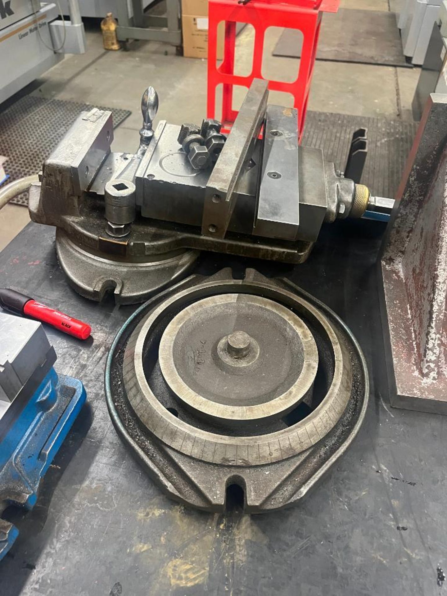 Milling Machine Vice with Universal Base