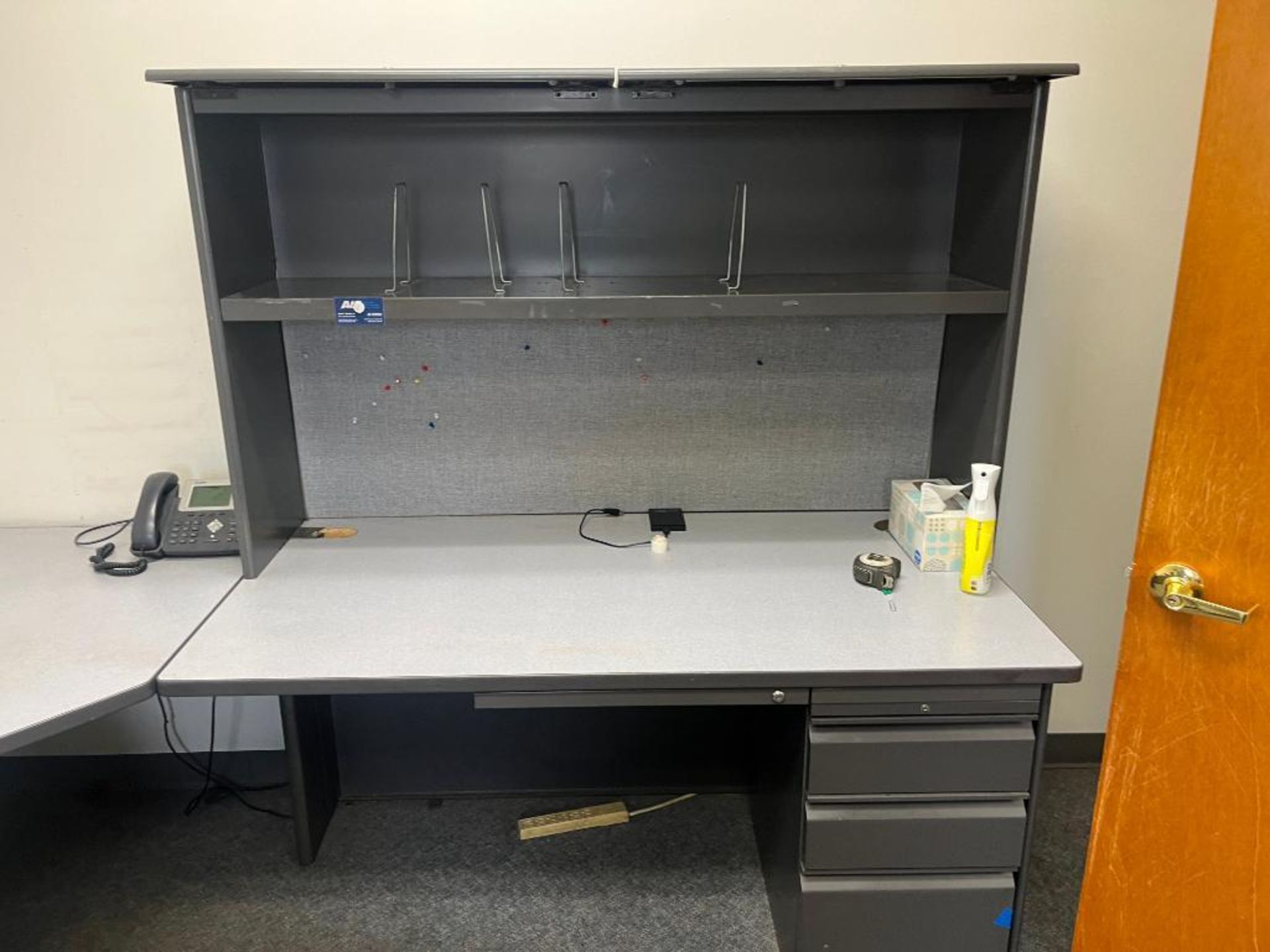 Lot: L-Shaped Desk with Additional Corner Desk & Chair - Image 5 of 7
