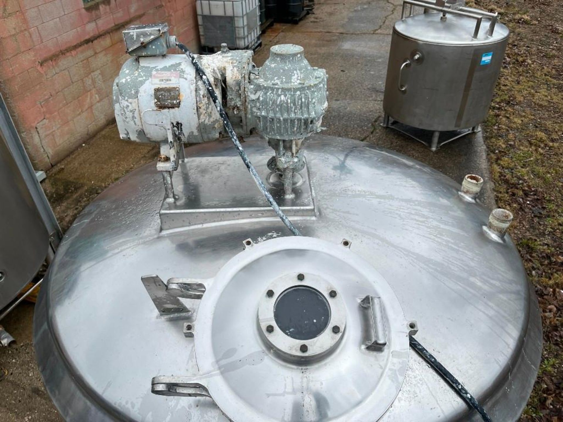 Mojonner Stainless Steel Jacketed Tank, Model 700, S/N: 1882. Has a top-entering agitator, 24" top m - Image 8 of 11