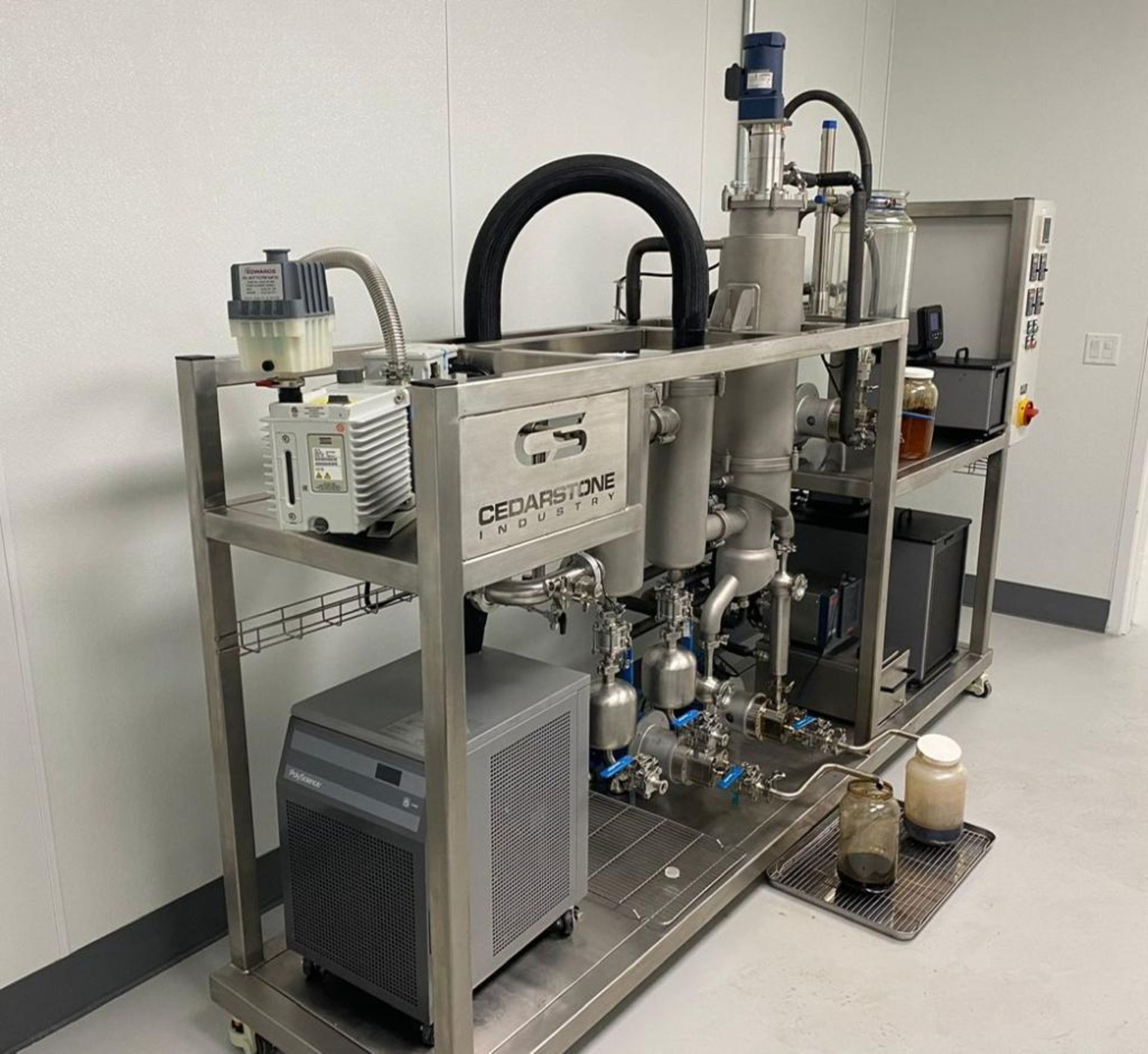 Cedarstone Industry WD-2S Wipe Film Distillation System. Consisting Of: (2) Polyscience circulators, - Image 2 of 8