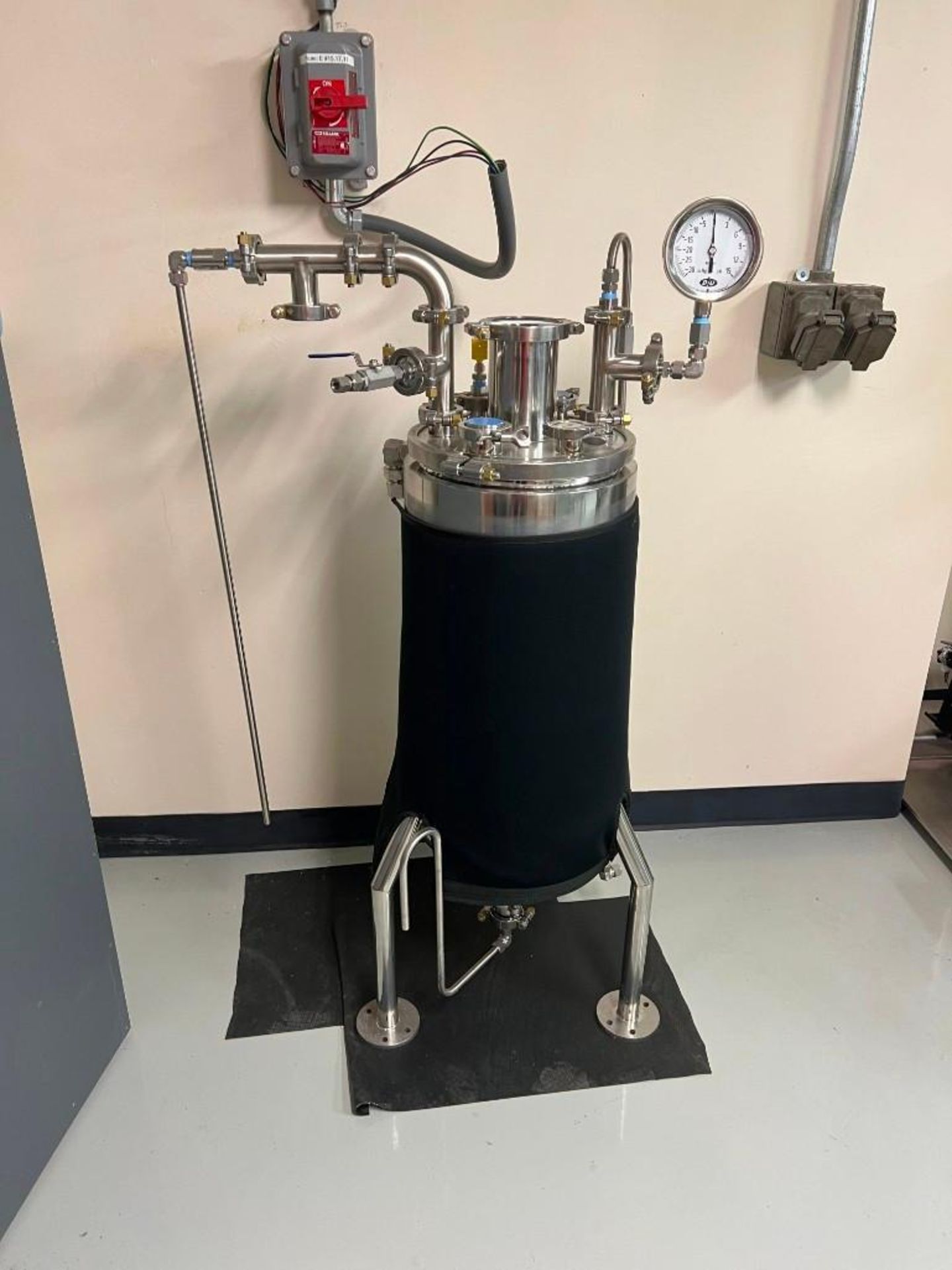NEW TruSteel DR-10 Decarboxylation Agitated Jacketed Recovery Vessel, 304 Stainless Steel.