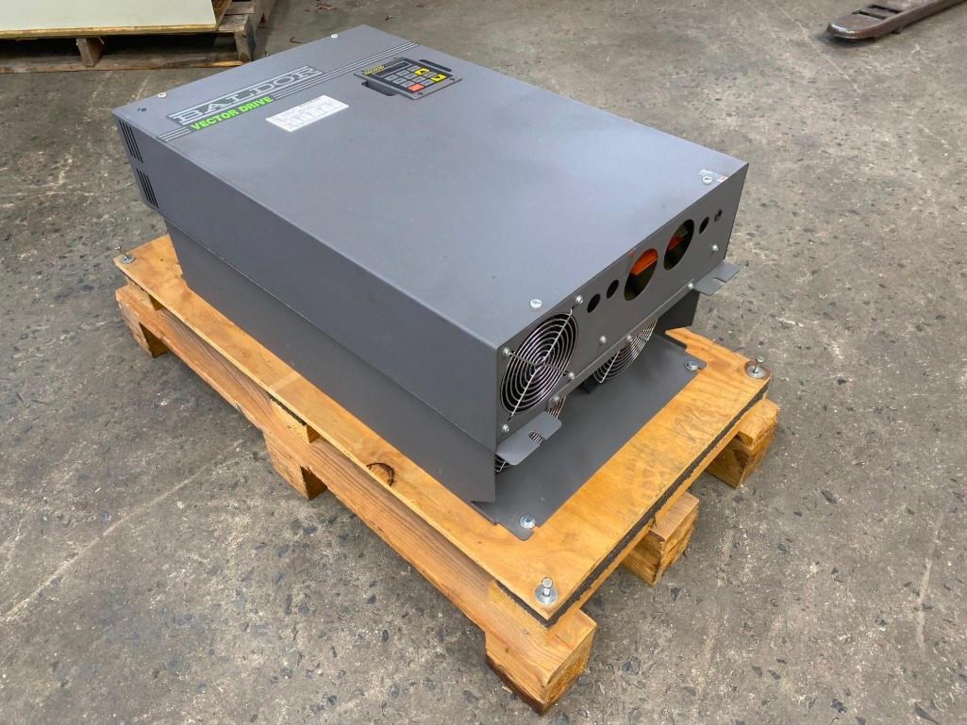 1 NEW ON ORIGINAL PALLET BALDOR VECTOR DRIVE 75HP ZD18H475-E0 - Image 3 of 3