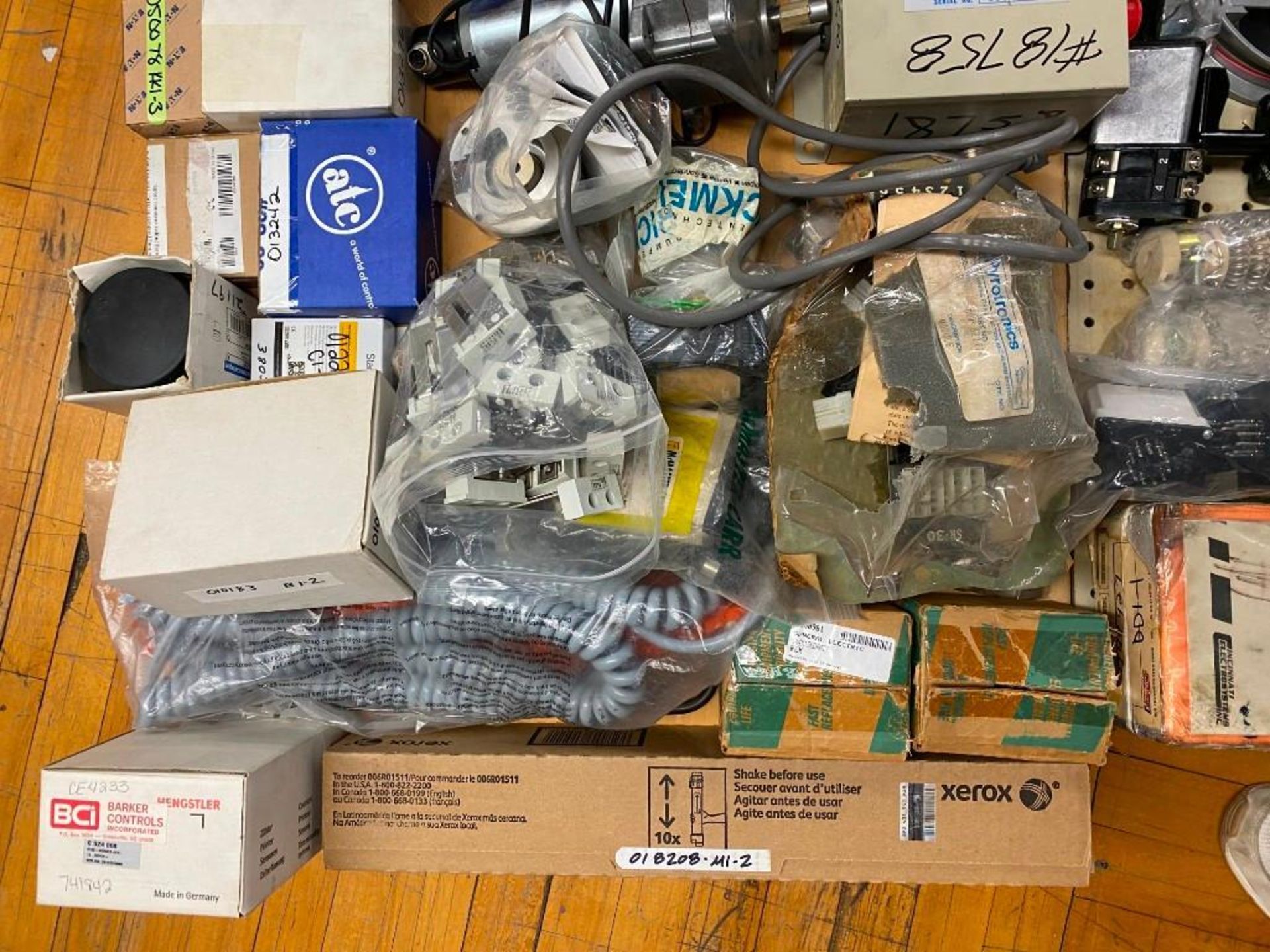 LOT OF MISCELLANEOUS ELECTRICAL COMPONENTS - Image 5 of 6