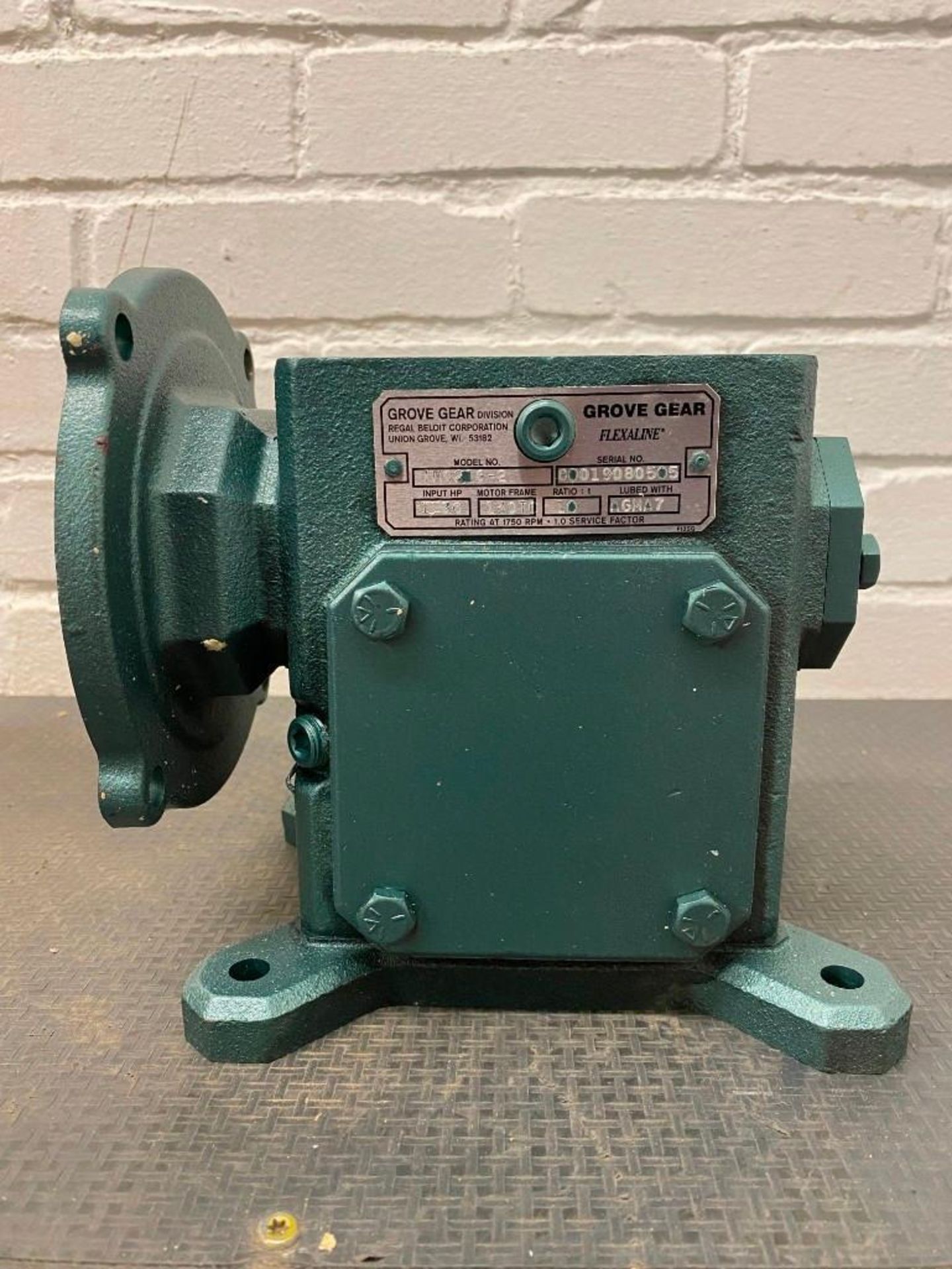 NEW IN BOX GROVE GEARBOX TMQ218 - Image 3 of 4