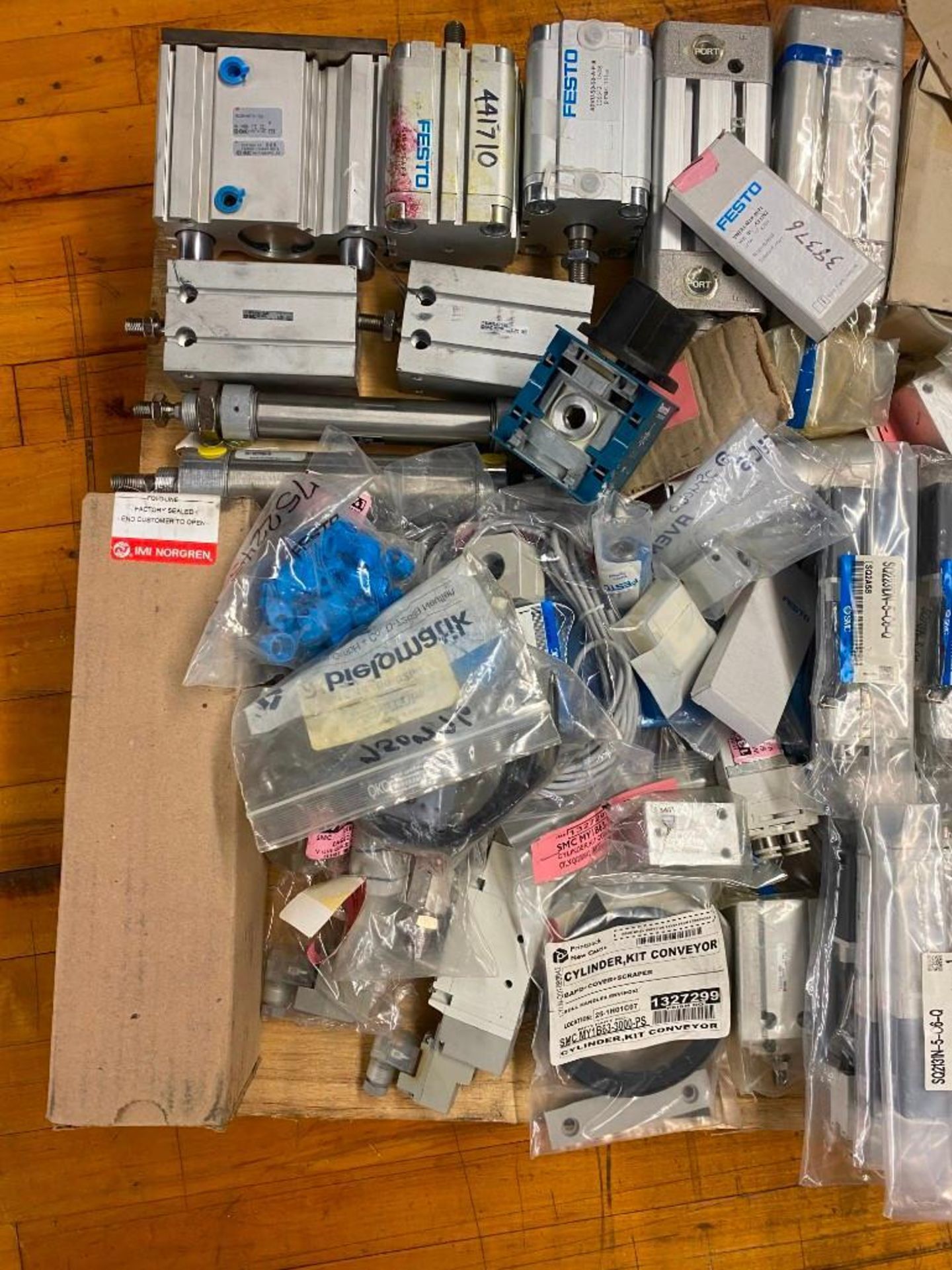 LARGE LOT OF PNEUMATIC COMPONENTS MOSTLY NEW - Bild 5 aus 5