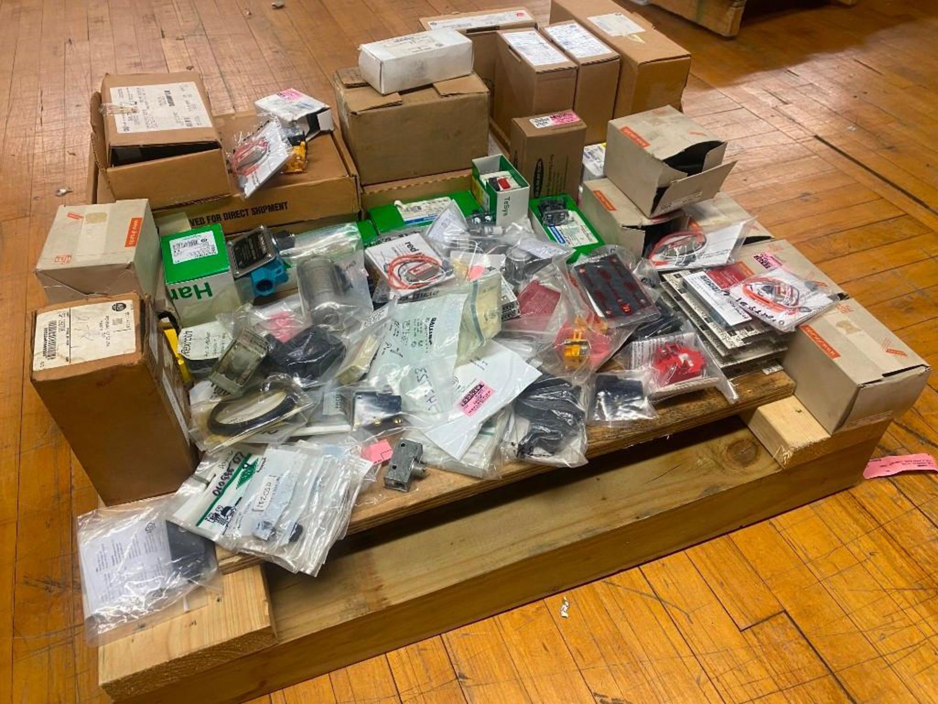 LARGE LOT OF NEW IN BOX ELECTRICAL COMPONENTS