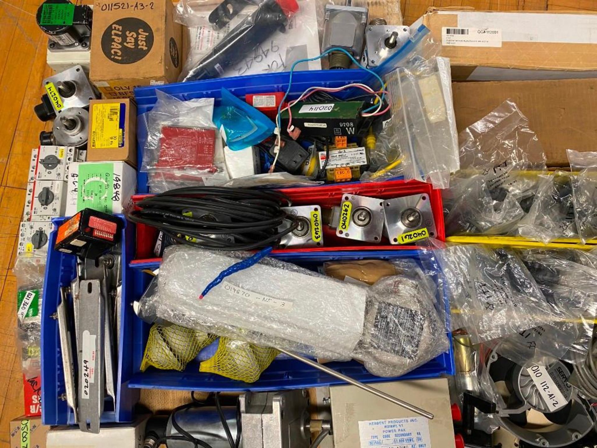 LOT OF MISCELLANEOUS ELECTRICAL COMPONENTS - Image 6 of 6