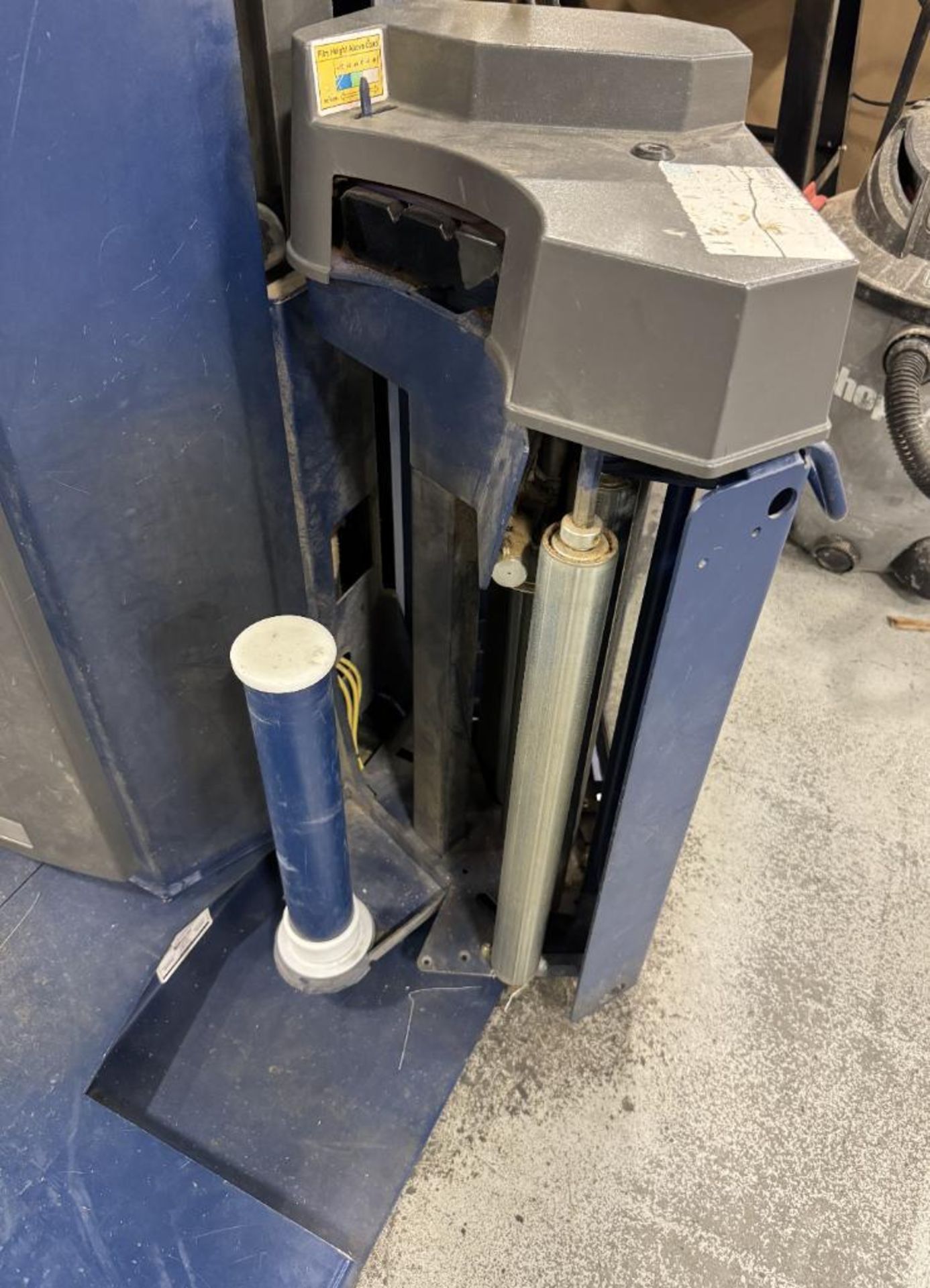 Lantech Q300 Stretch Wrapper, Serial# QM032184, Built 2014.