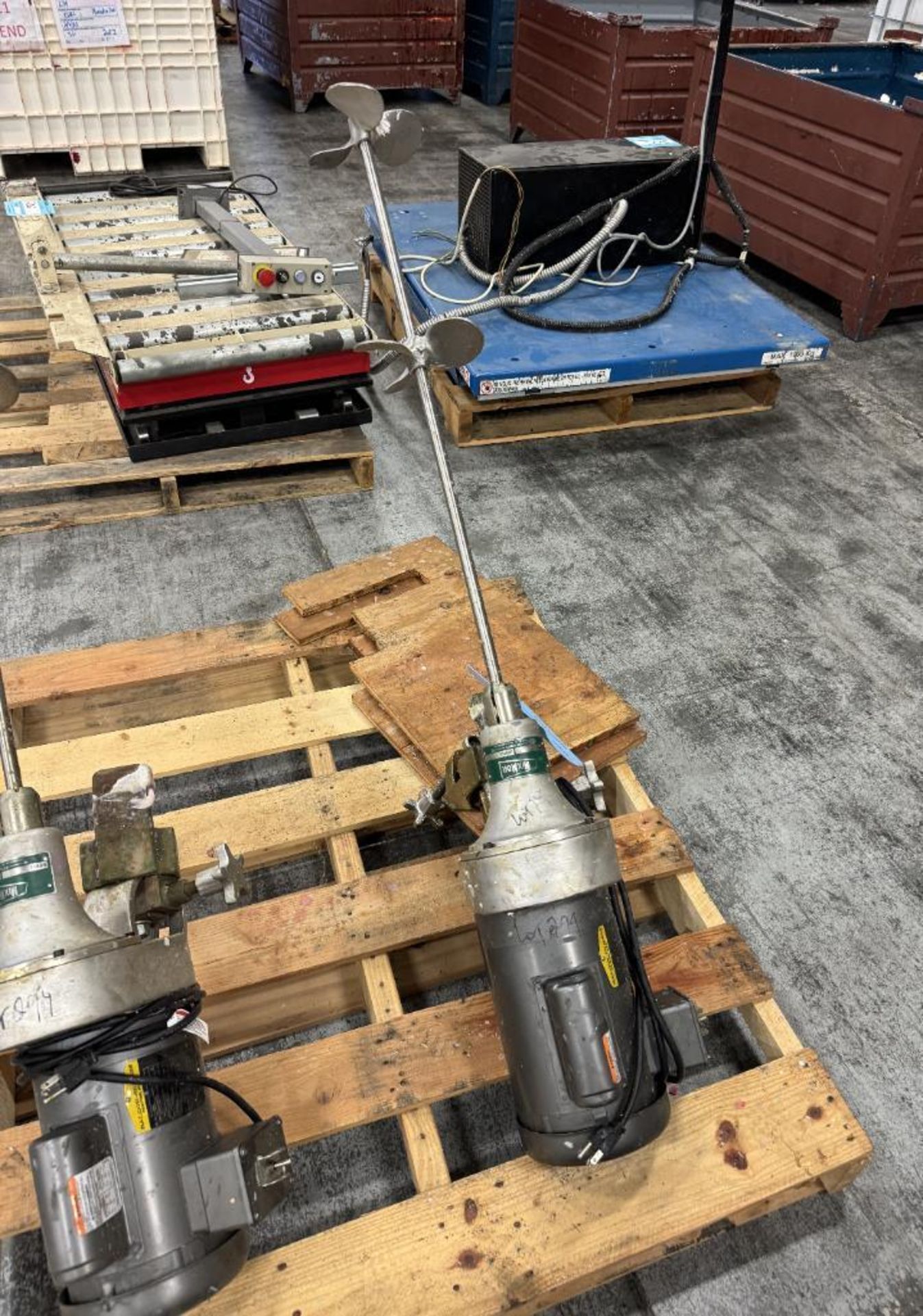 Mix Mor Clamp On Agitators. Each with a shaft, props and 0.5hp motor. - Image 7 of 9