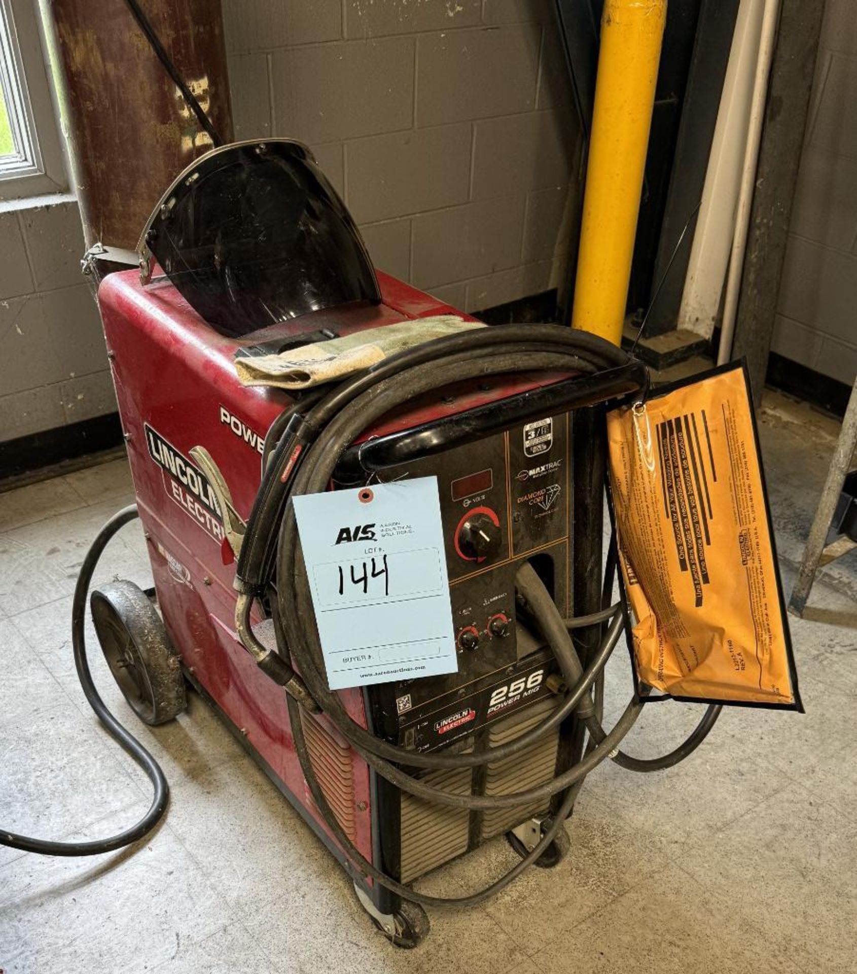 Lincoln Electric Power Mig 256 Welder. **TANK NOT INCLUDED**