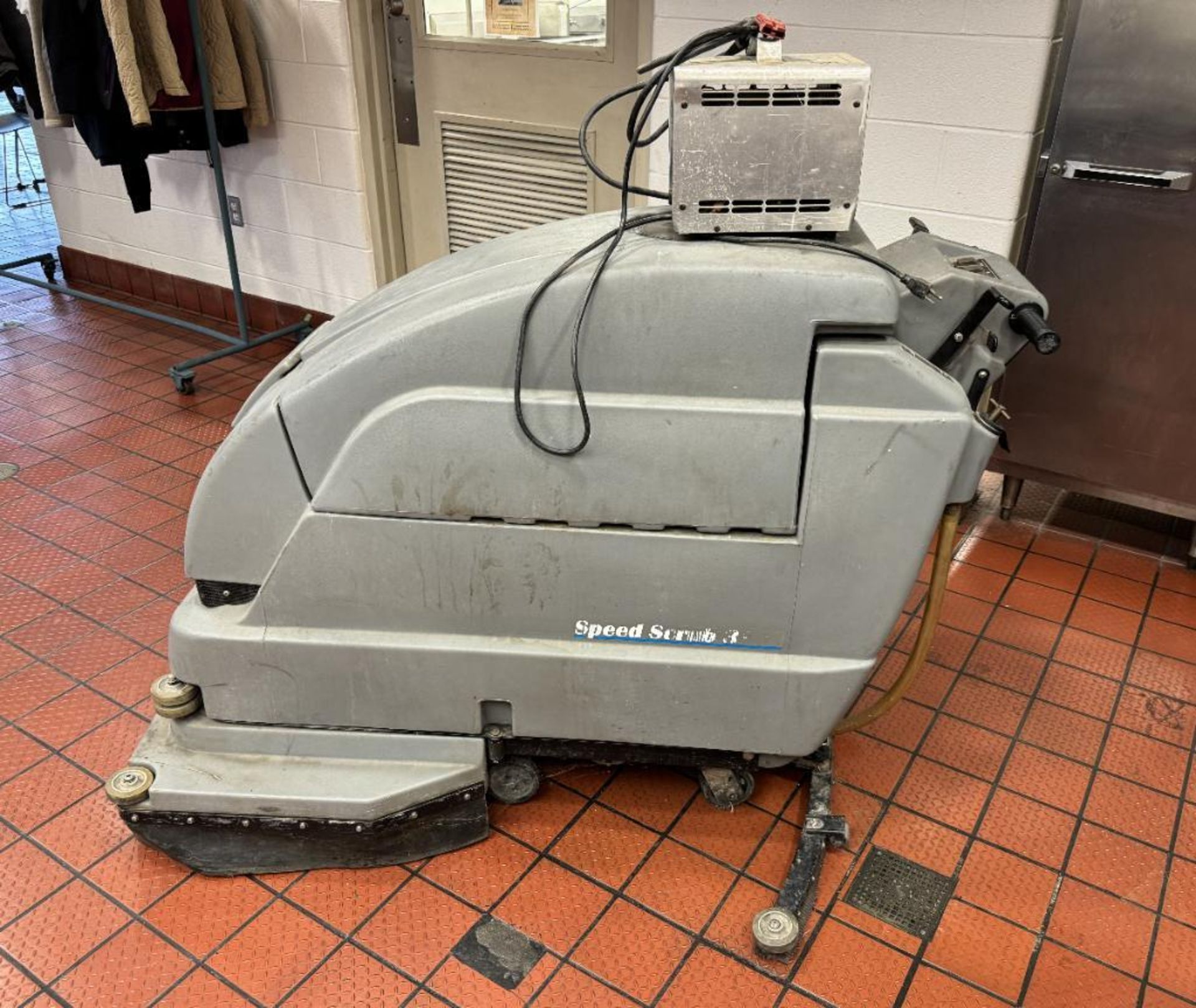 Nobles Speed Scrub 3301 Electric Floor Scrubber. With charger.**REPORTED TO NOT HOLD A CHARGE** - Image 6 of 9