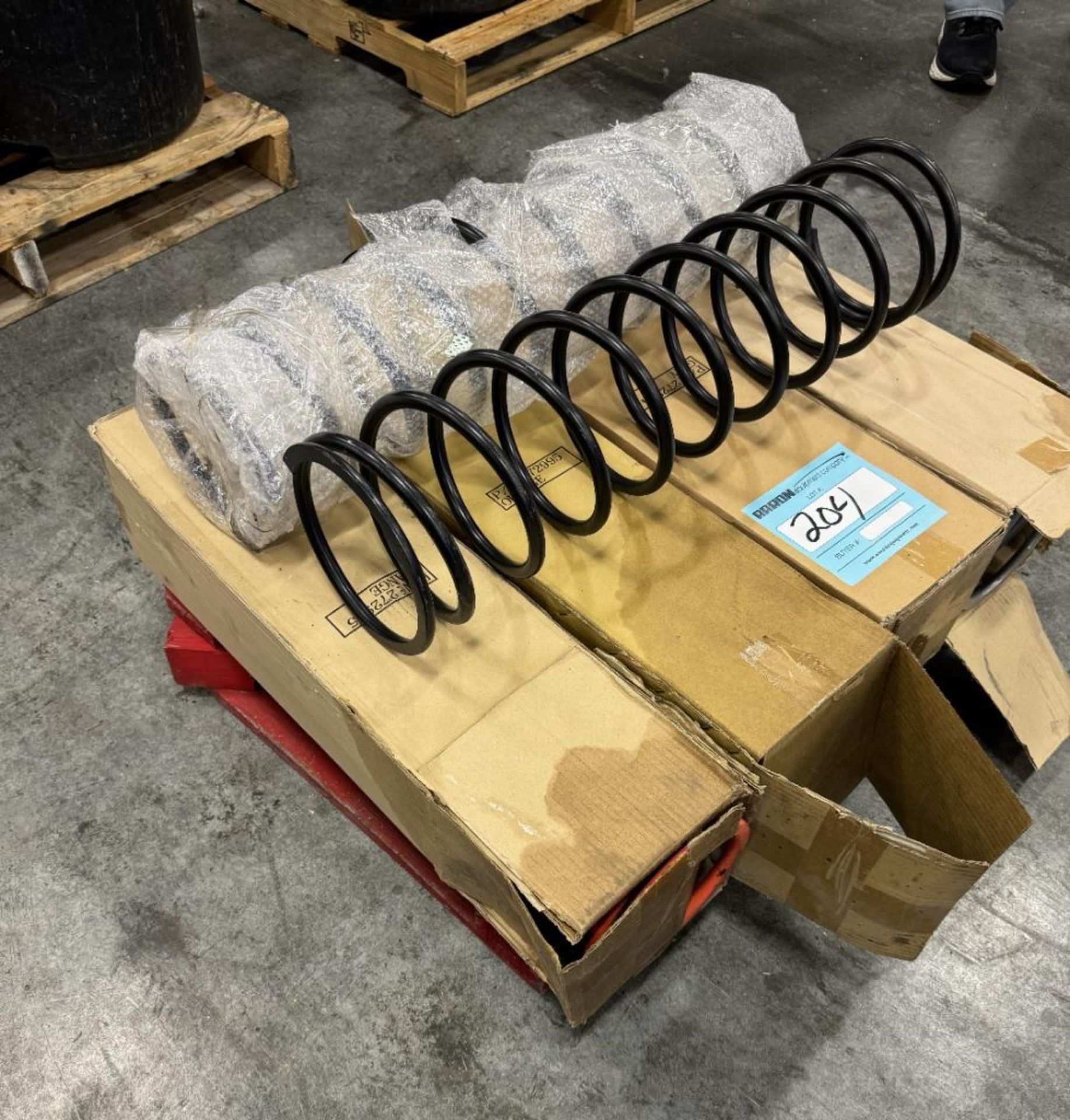 Lot Of (6) Spring Loaded Pallet Positioner Springs. - Bild 2 aus 4