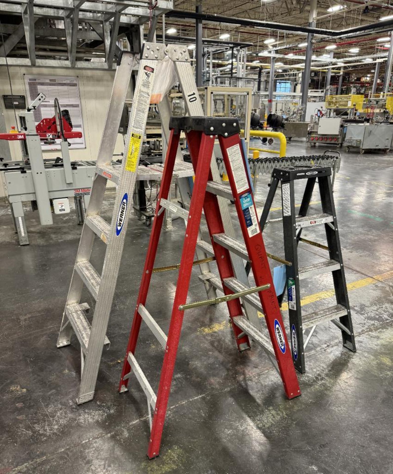 Lot Of (3) Werner Ladders. With (1) Werner 800# aluminum 4' podium model 1374, (1) Werner 225# 4' fi - Image 2 of 6