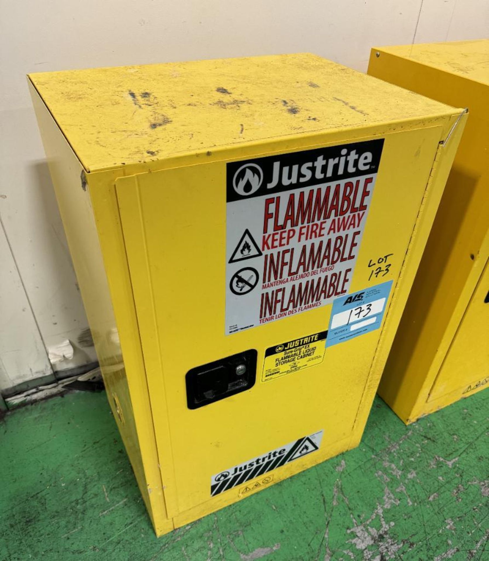 Lot Of (3) Flammable Cabinets. With (2) Justrite Sure-Grip EX 12 Gallon Capacity Flammable Storage C - Bild 8 aus 10