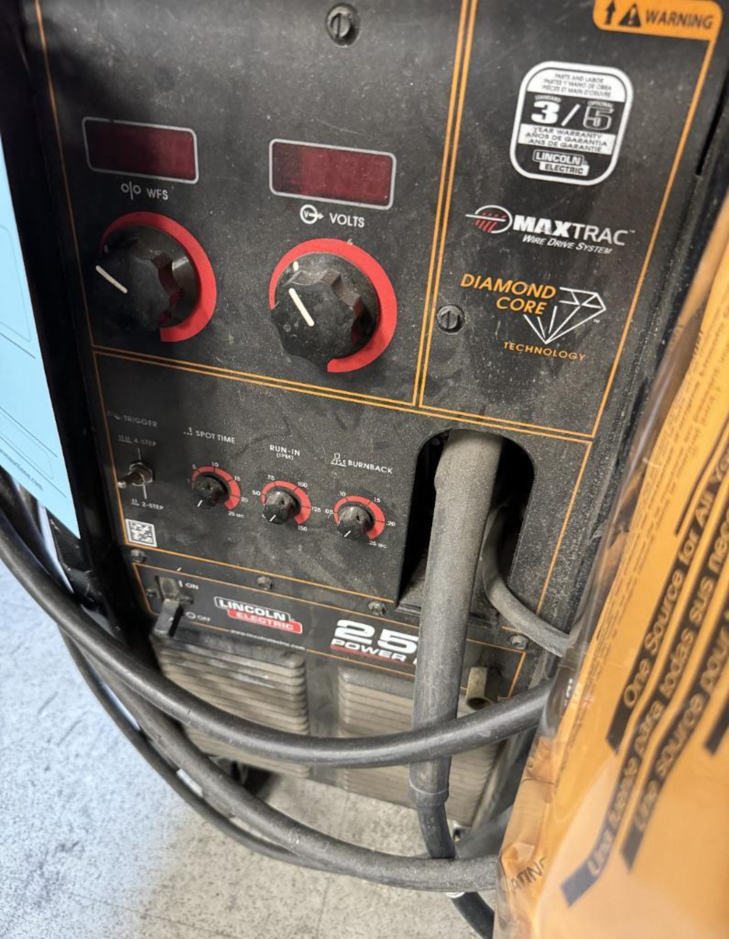 Lincoln Electric Power Mig 256 Welder. **TANK NOT INCLUDED** - Image 4 of 6