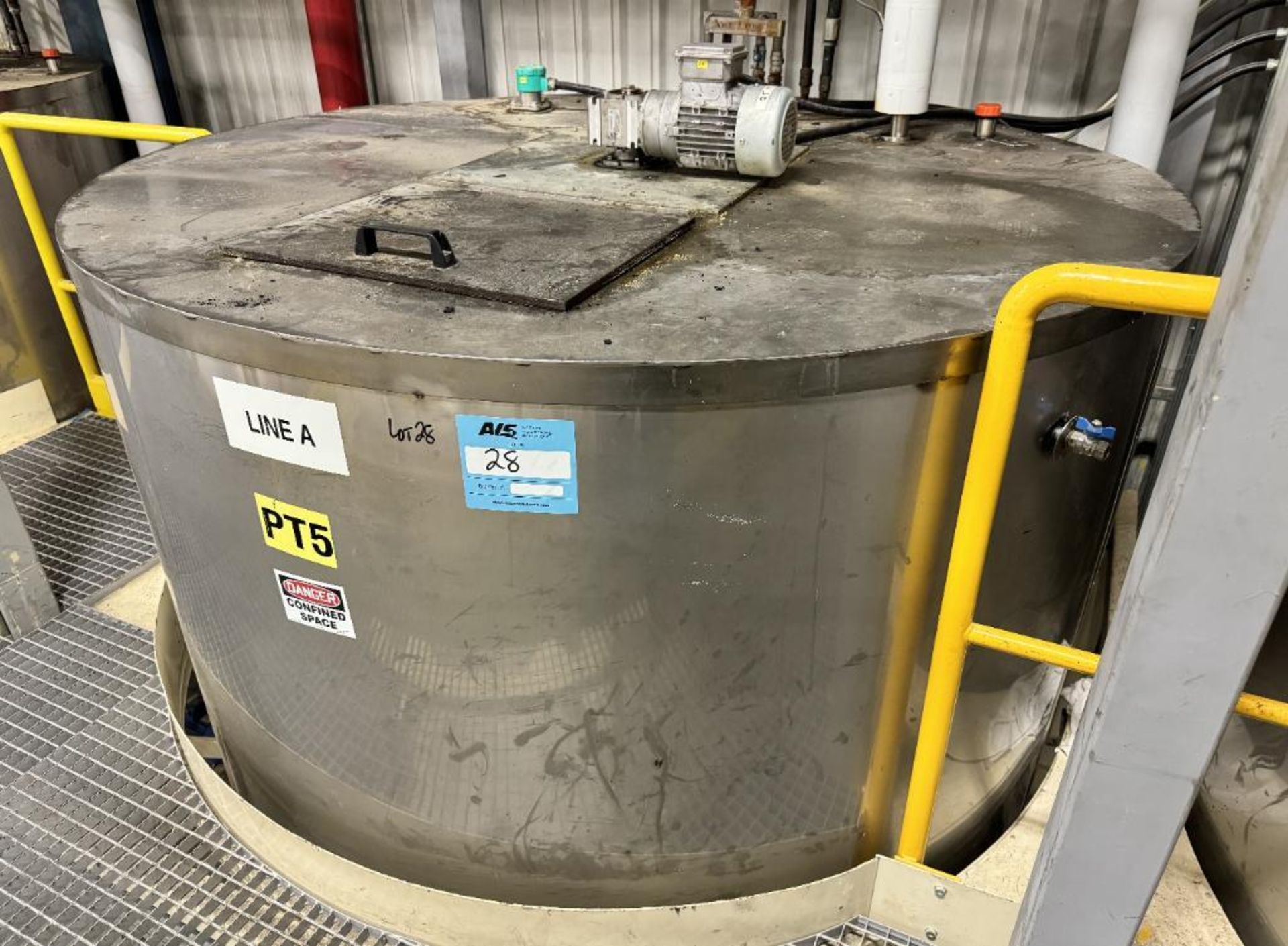 Approximate 750 Gallon Stainless Steel Jacketed Mix Tank. Approximate 66" diameter x 50" straight si - Image 4 of 9