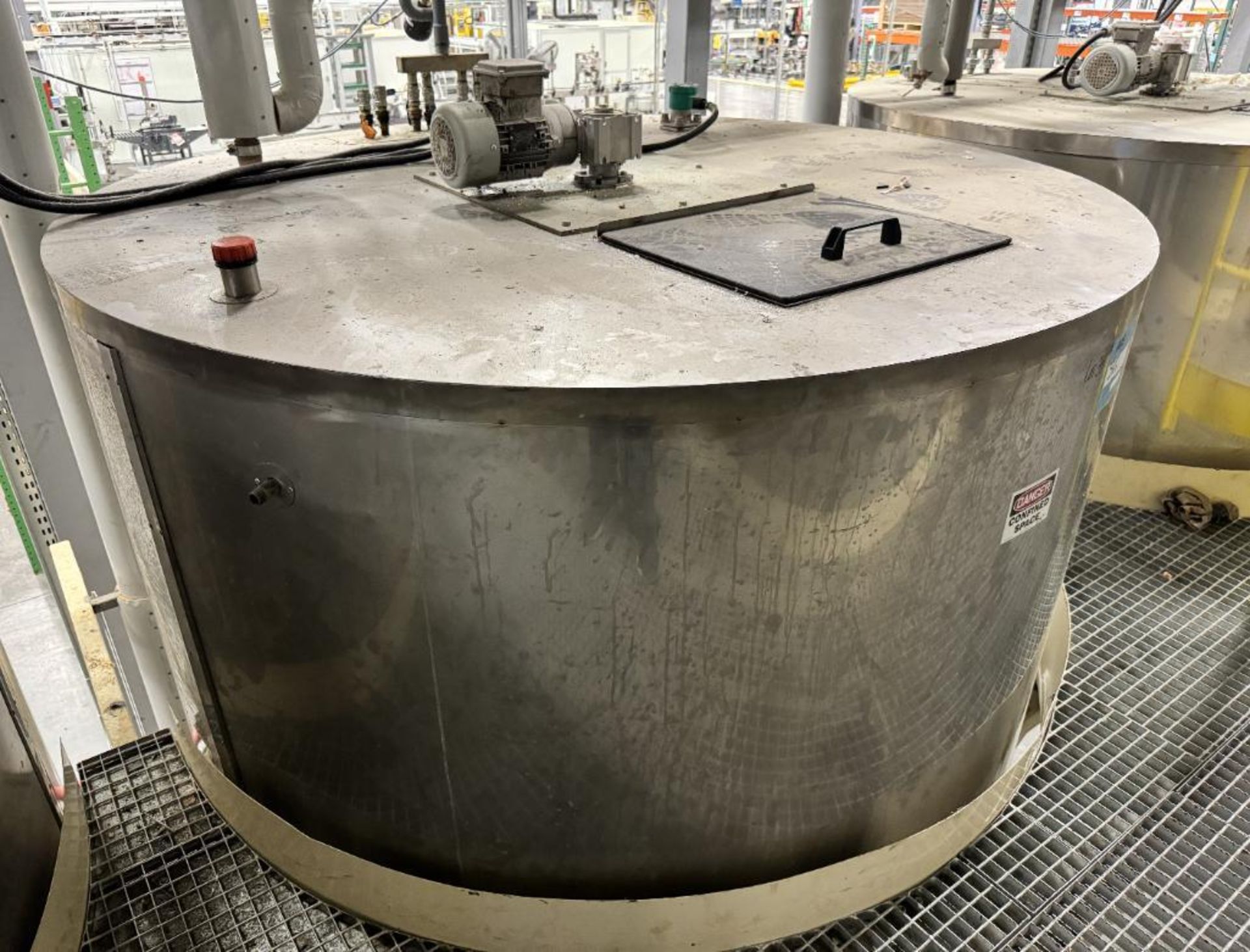 Luka Approximate 750 Gallon Stainless Steel Jacketed Mix Tank. Approximate 66" diameter x 50" straig - Image 4 of 10