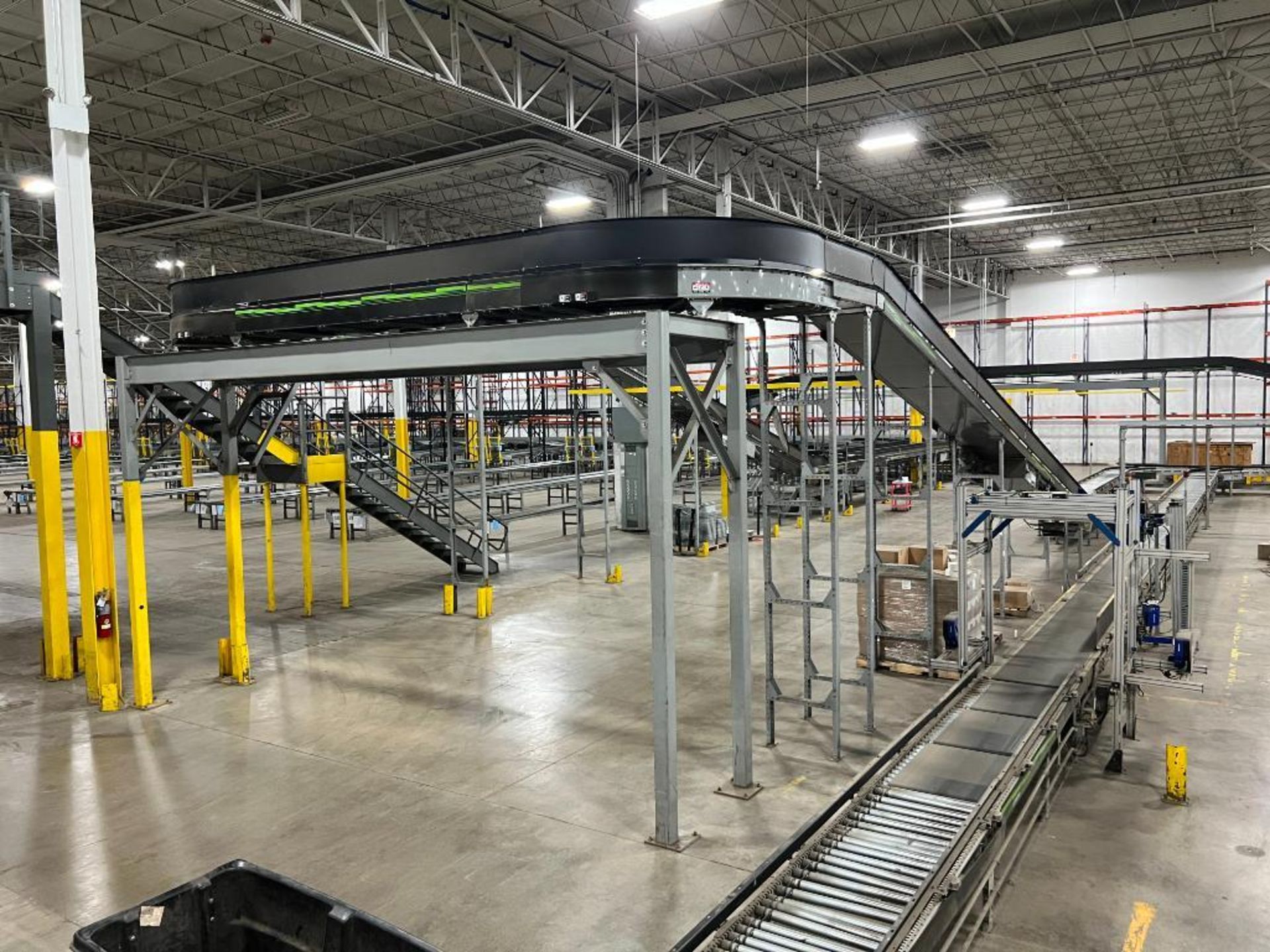 LOT: World Source Automated Conveyor System (2013) consisting of: Approx. 405' x 4' Sorter Conveyor, - Image 73 of 119