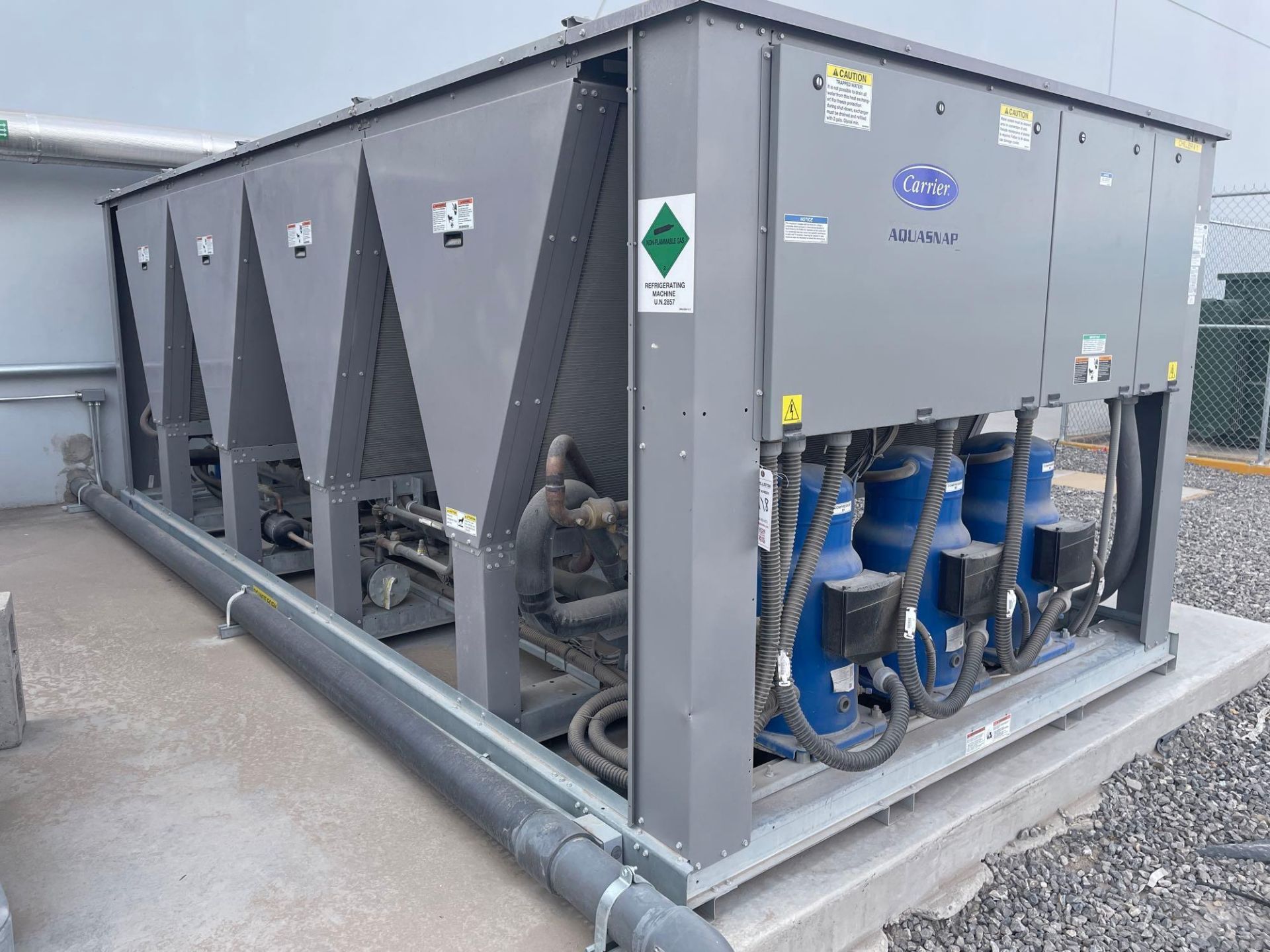 (2021) Carrier 100 Ton Outdoor Chiller - Image 5 of 6