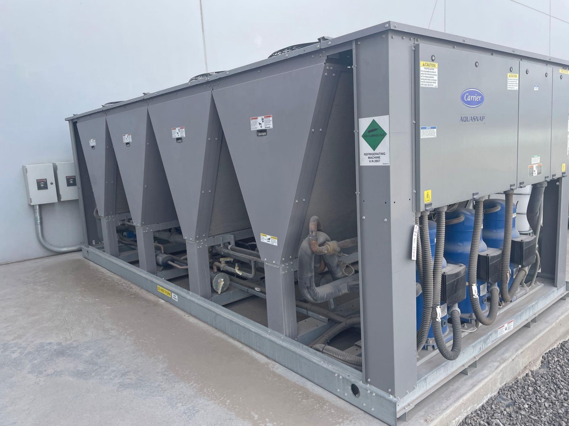 (2021) Carrier 100 Ton Outdoor Chiller - Image 3 of 6