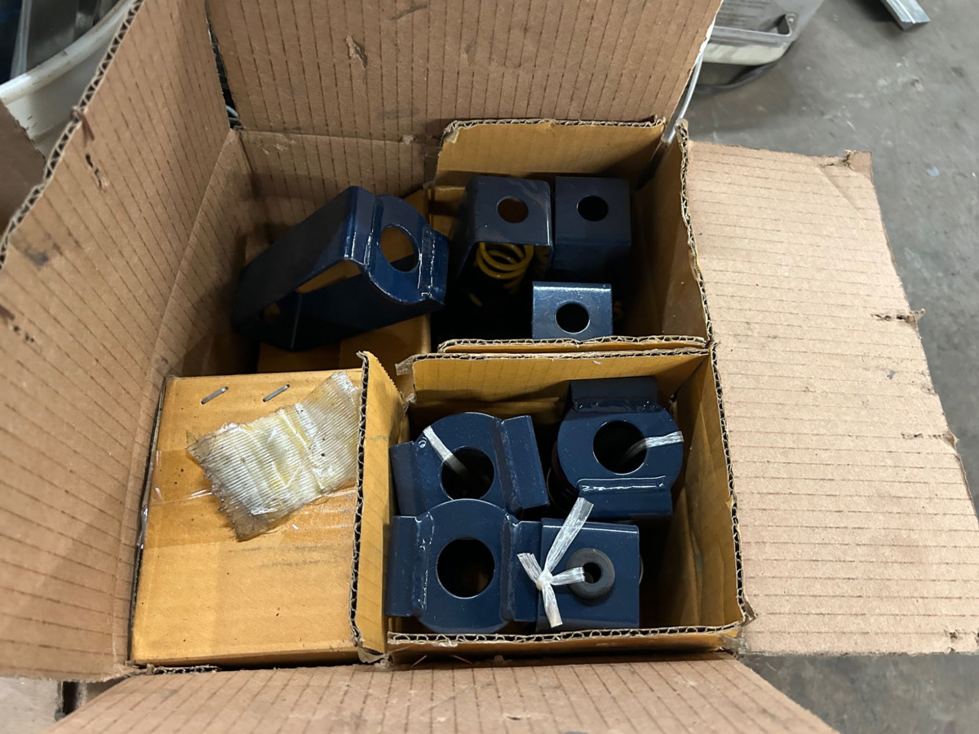 A Group of Ass't Galvanized Steel Brackets and Extrusions - Bild 2 aus 10