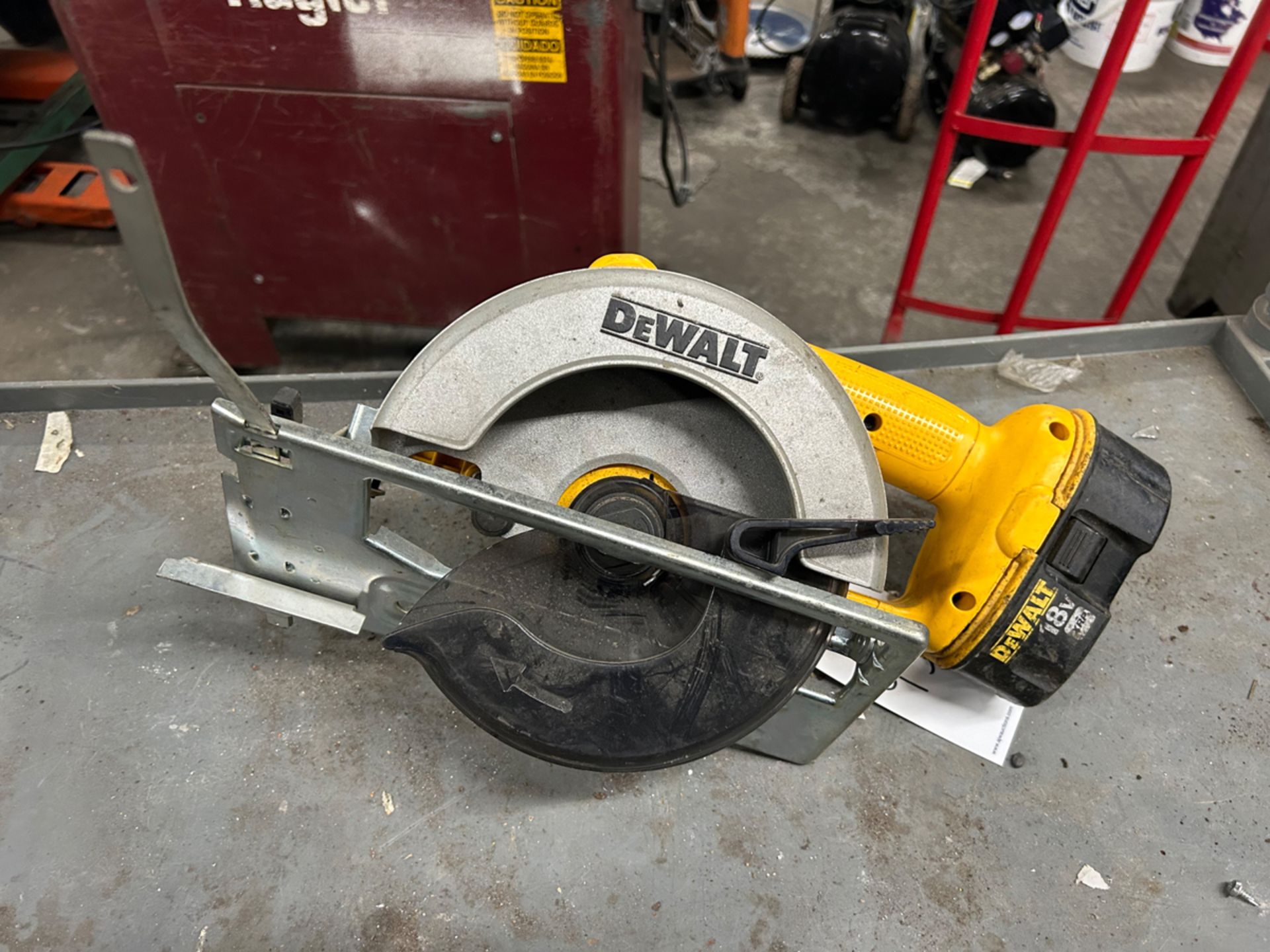 DeWalt DW939 6 1/2" Cordless Circular Saw - Image 2 of 4