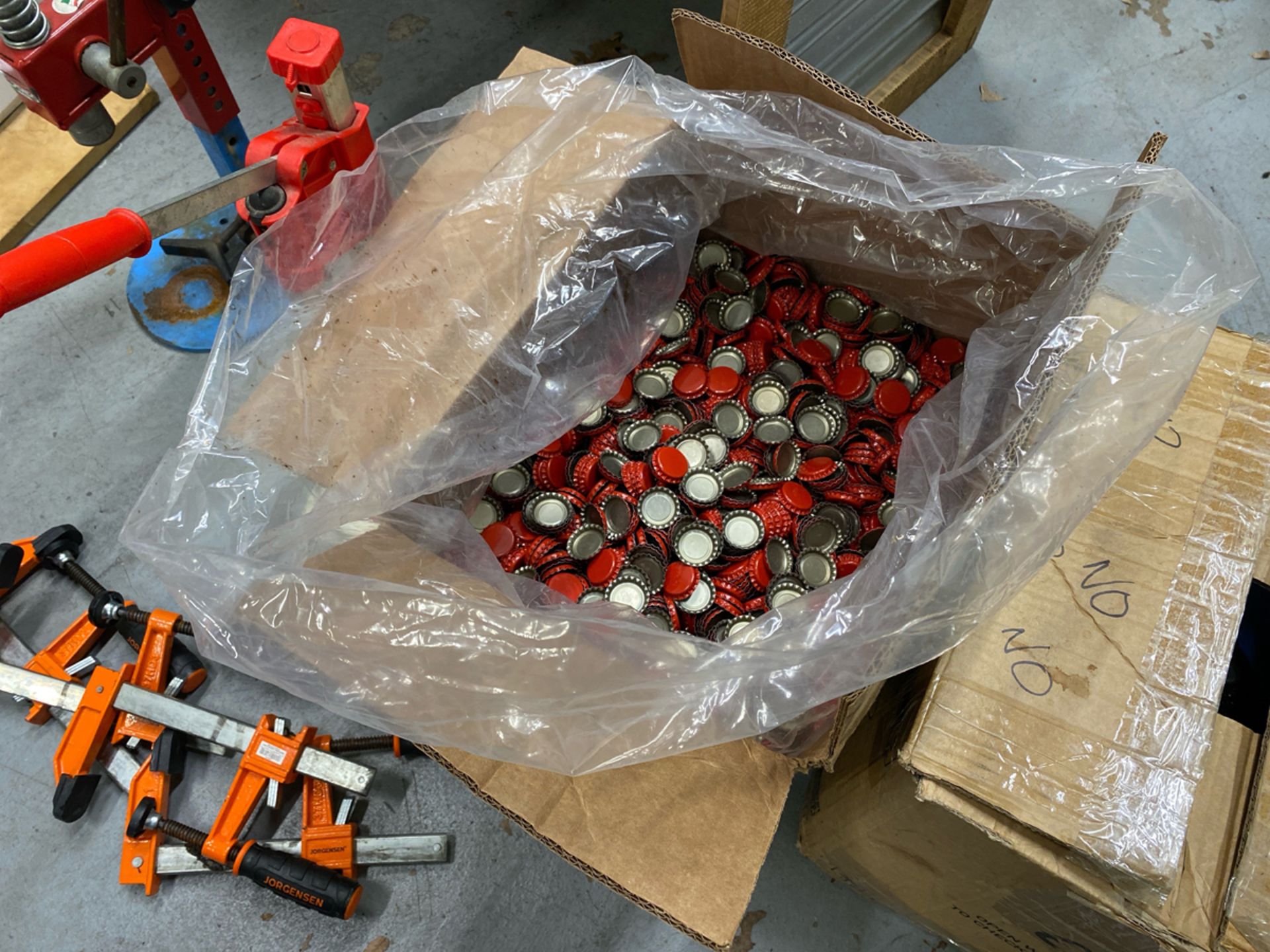 A Group of Red Bottle Caps and Black Bottle Caps - Image 3 of 4