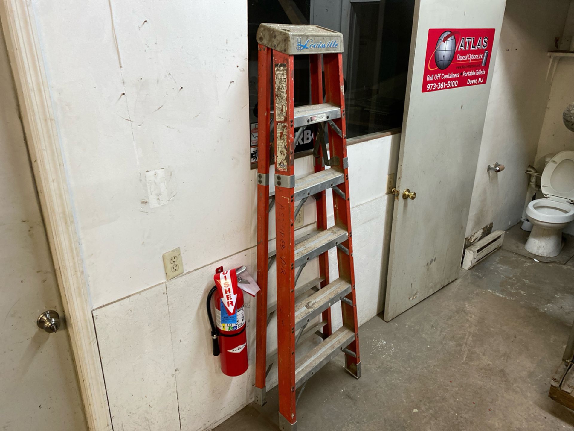 Louisville 6-Foot Fiberglass Step Ladder - Image 2 of 2
