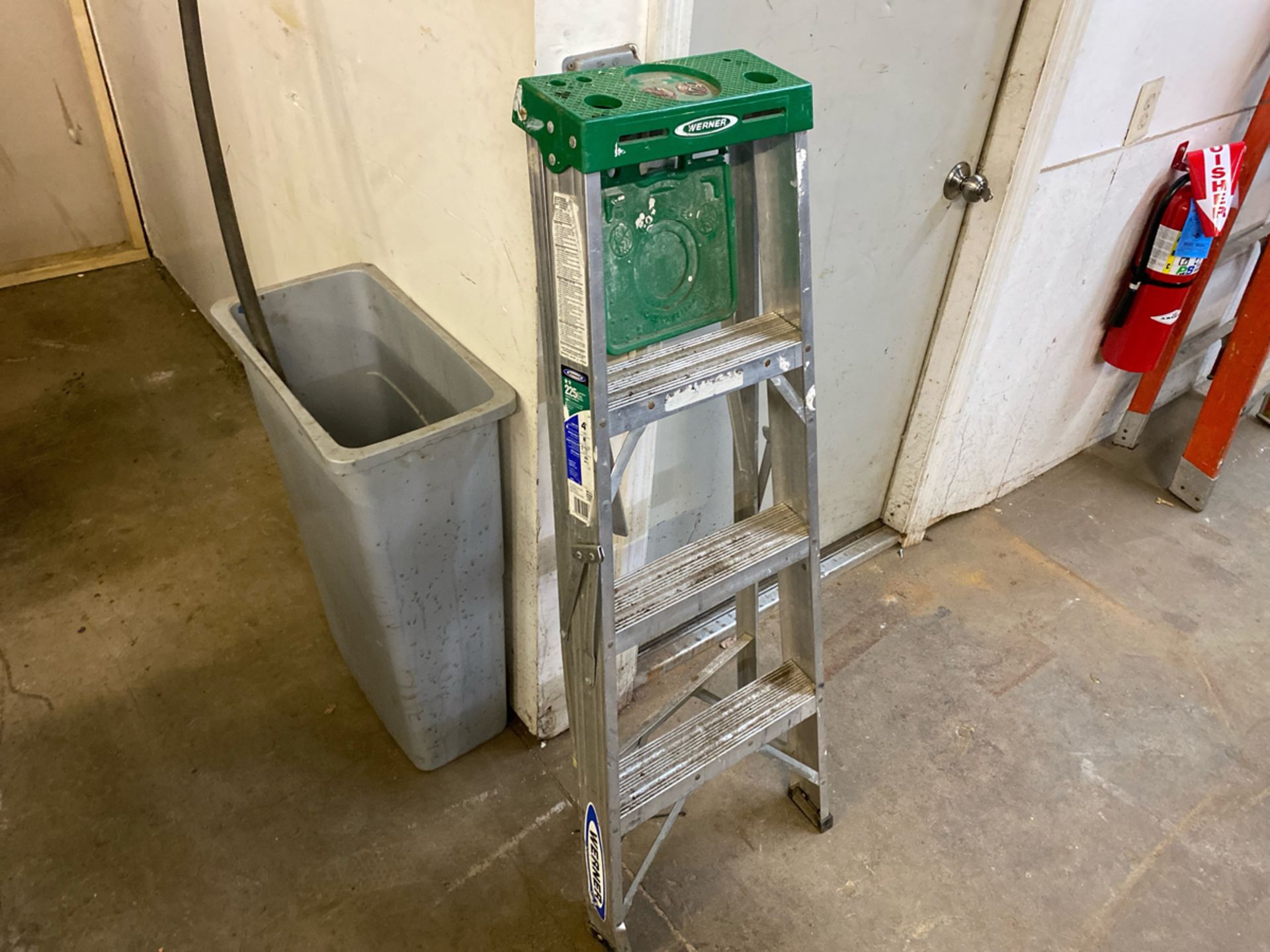 Werner 4-Foot Aluminum Step Ladder - Image 2 of 3