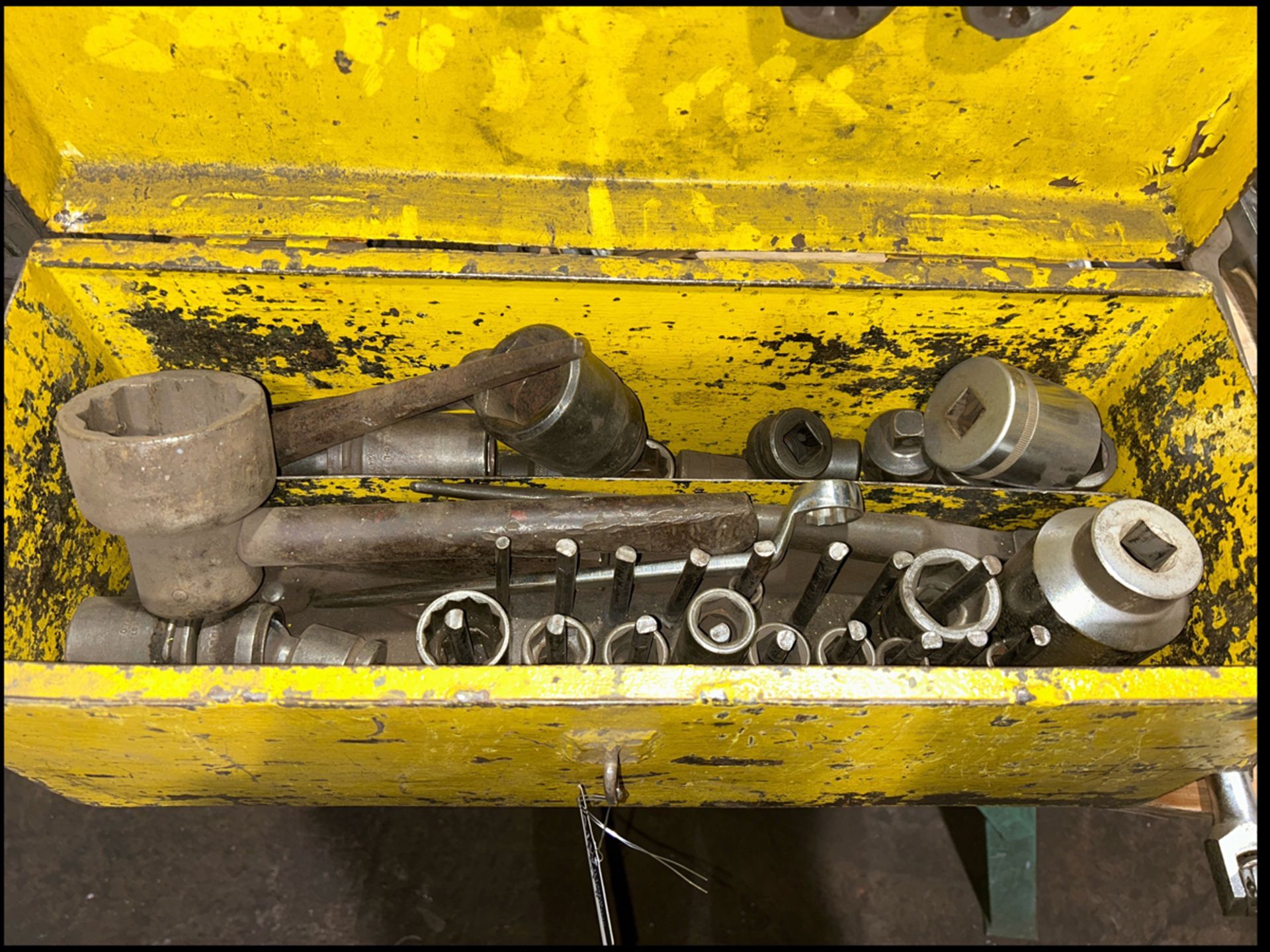 A Group of Spud Wrenches and Sockets - Image 2 of 3