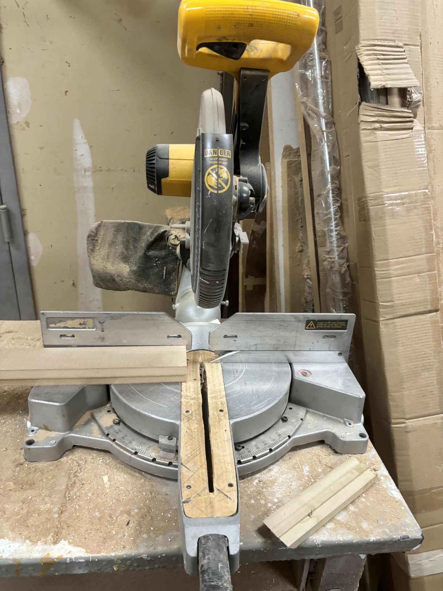 DeWalt 12" Compound Mitre Saw - Image 2 of 4