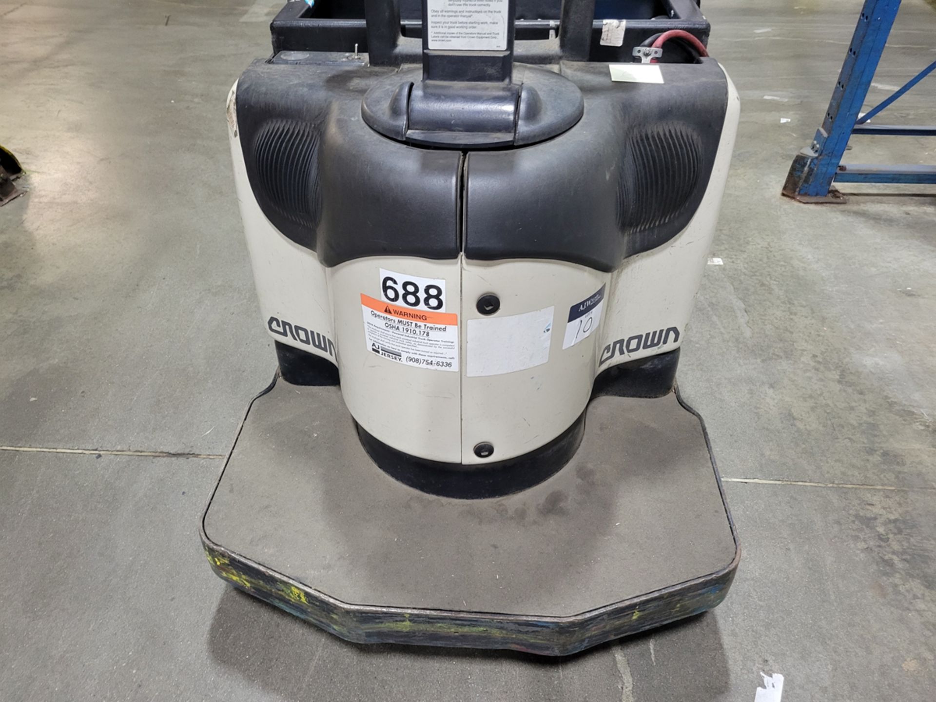 Crown PE4000-60 6,000lbs Electric 24V Rider Pallet Jack w/ Charger - Image 5 of 12
