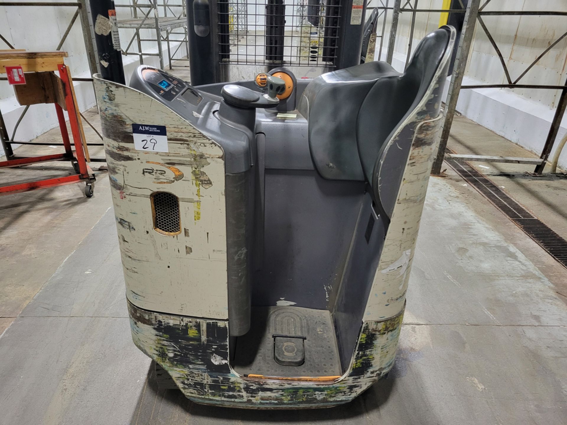 Crown RR5725-35 3,500lbs Electric 36V Reach Truck - Image 7 of 11