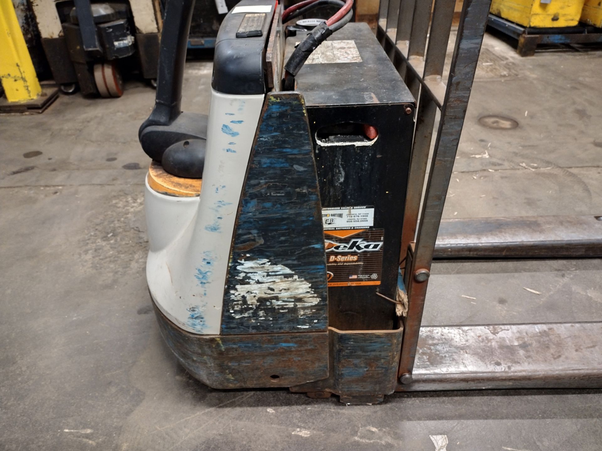 Crown WP2345-45 4,500lbs Electric 24V Walk-Behind Pallet Jack - Image 3 of 7