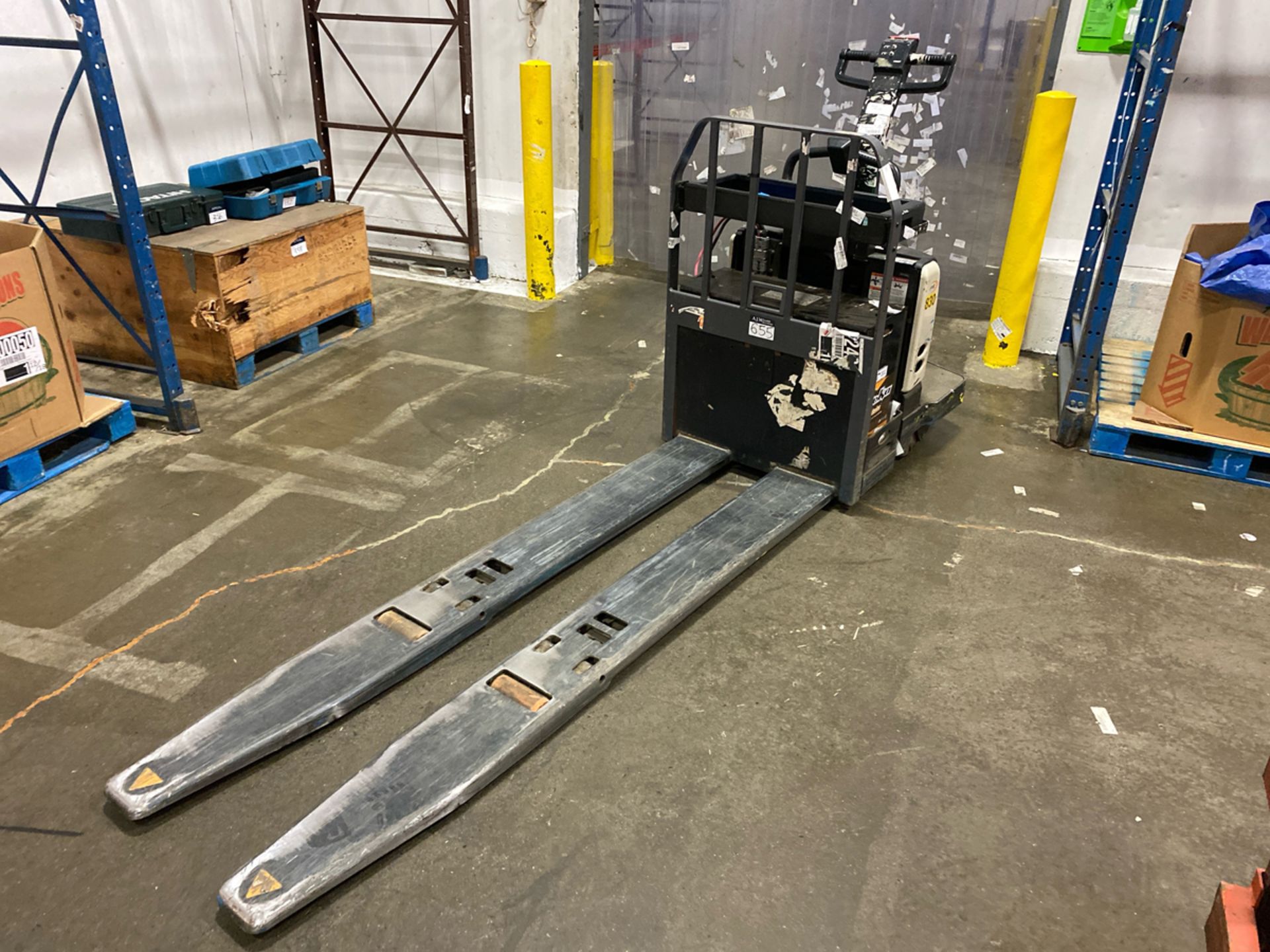Crown PE4500-60 6,000lbs Electric 24V Rider Pallet Jack - Image 2 of 8