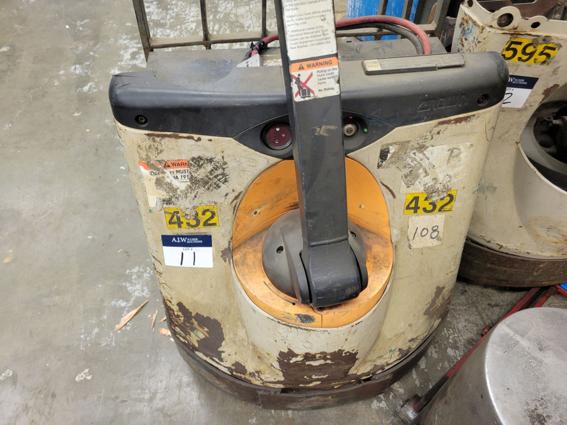 Crown WP2345-45 4,500lbs Electric 24V Walk-Behind Pallet Jack (Non-Op) - Image 3 of 6