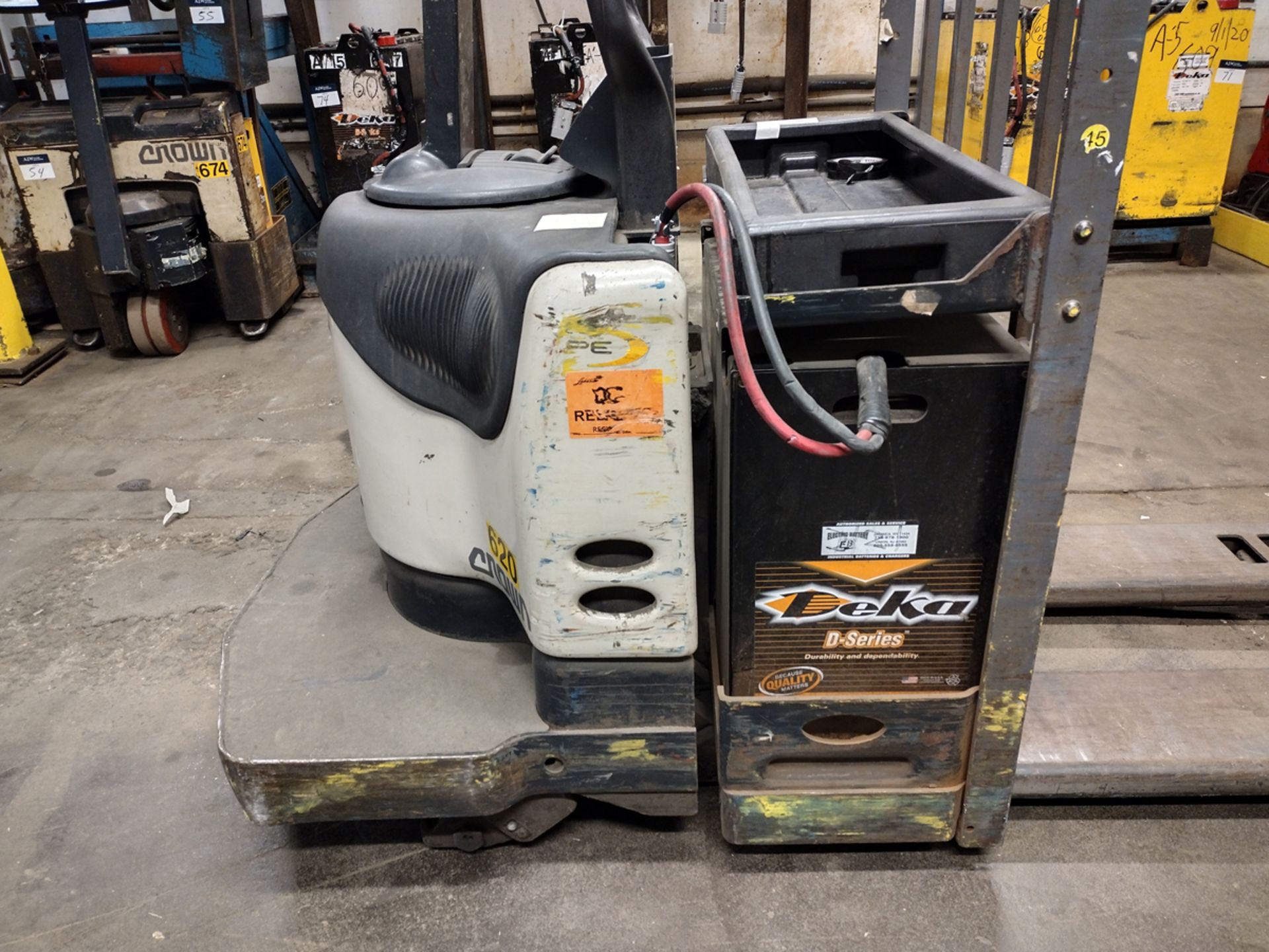 Crown PE4500-60 6,000lbs Electric 24V Rider Pallet Jack With Charger - Image 3 of 11