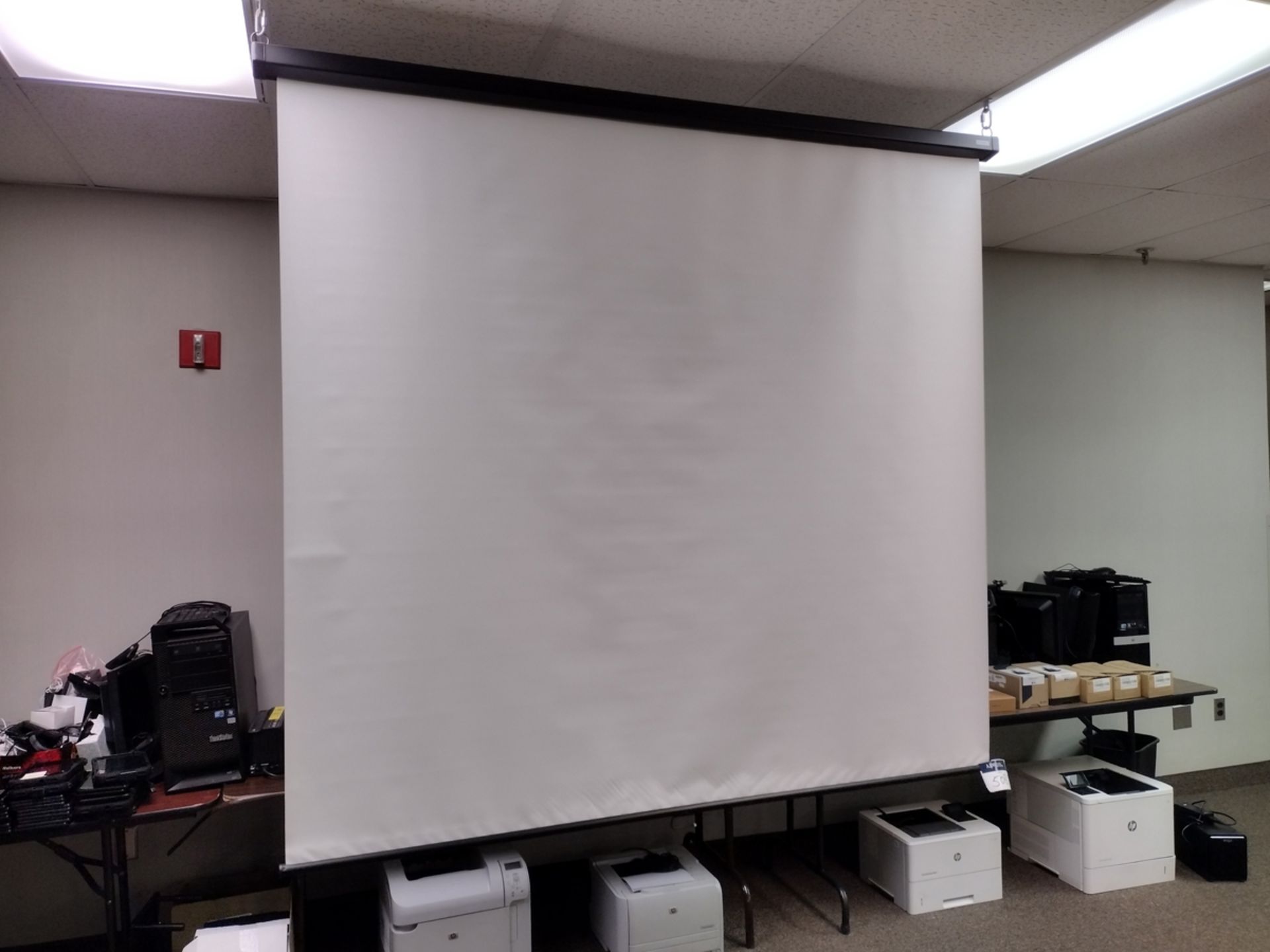 Bretford 94" Pull-Down Projection Screen